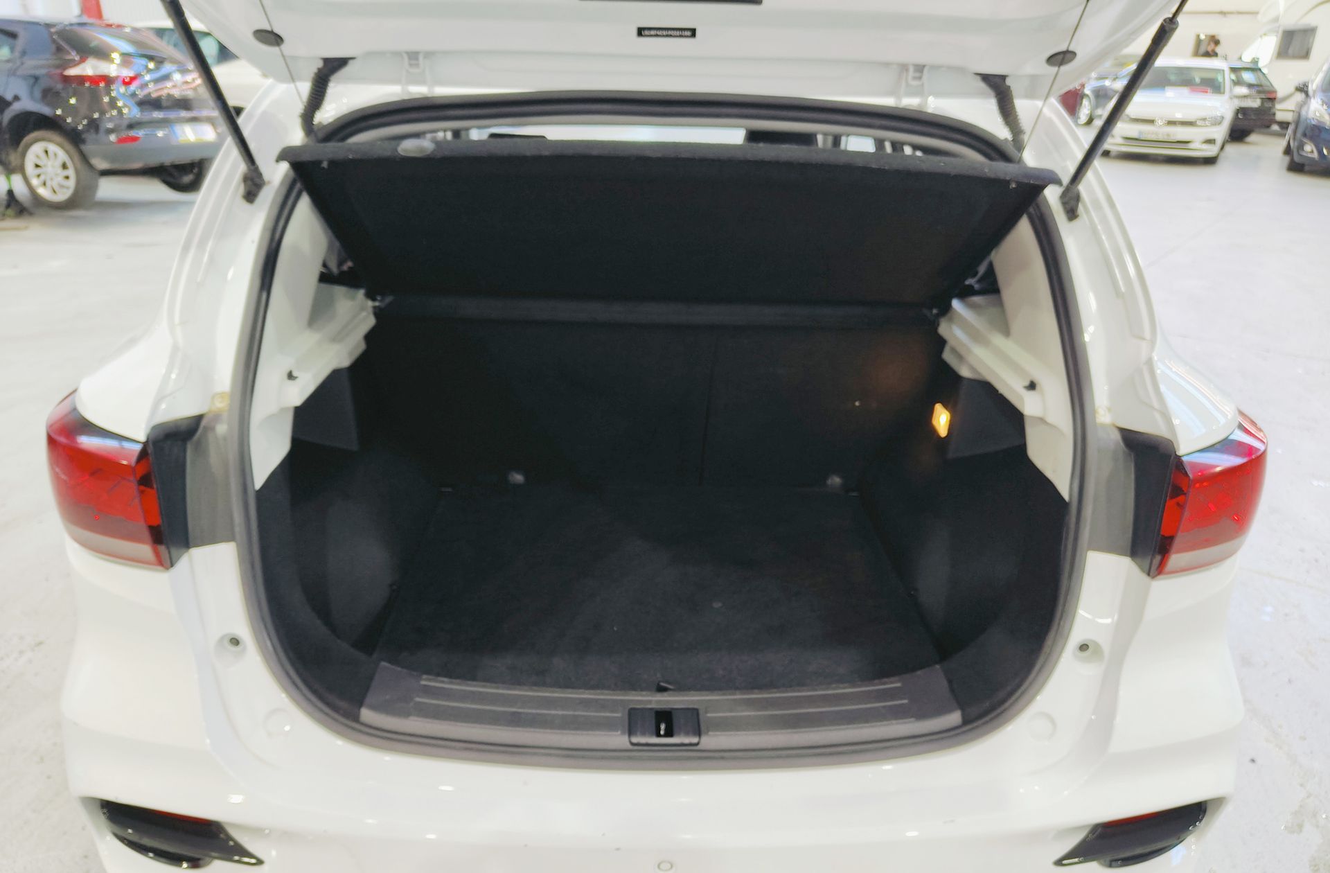 MG ZS 1.0T Luxury - foto 19