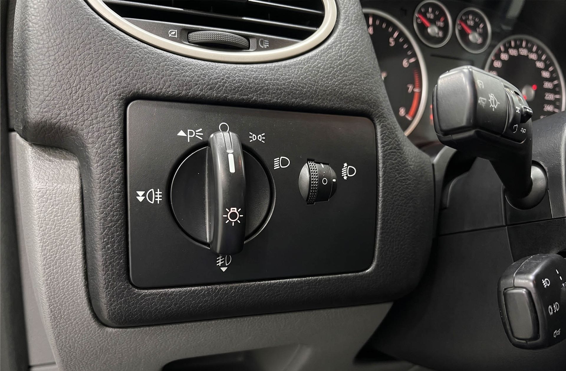 Ford Focus 1.6 Trend - foto 19