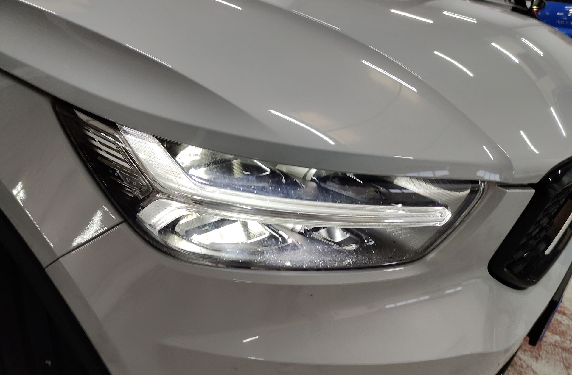 Volvo XC40 T2 R-Design - foto 15