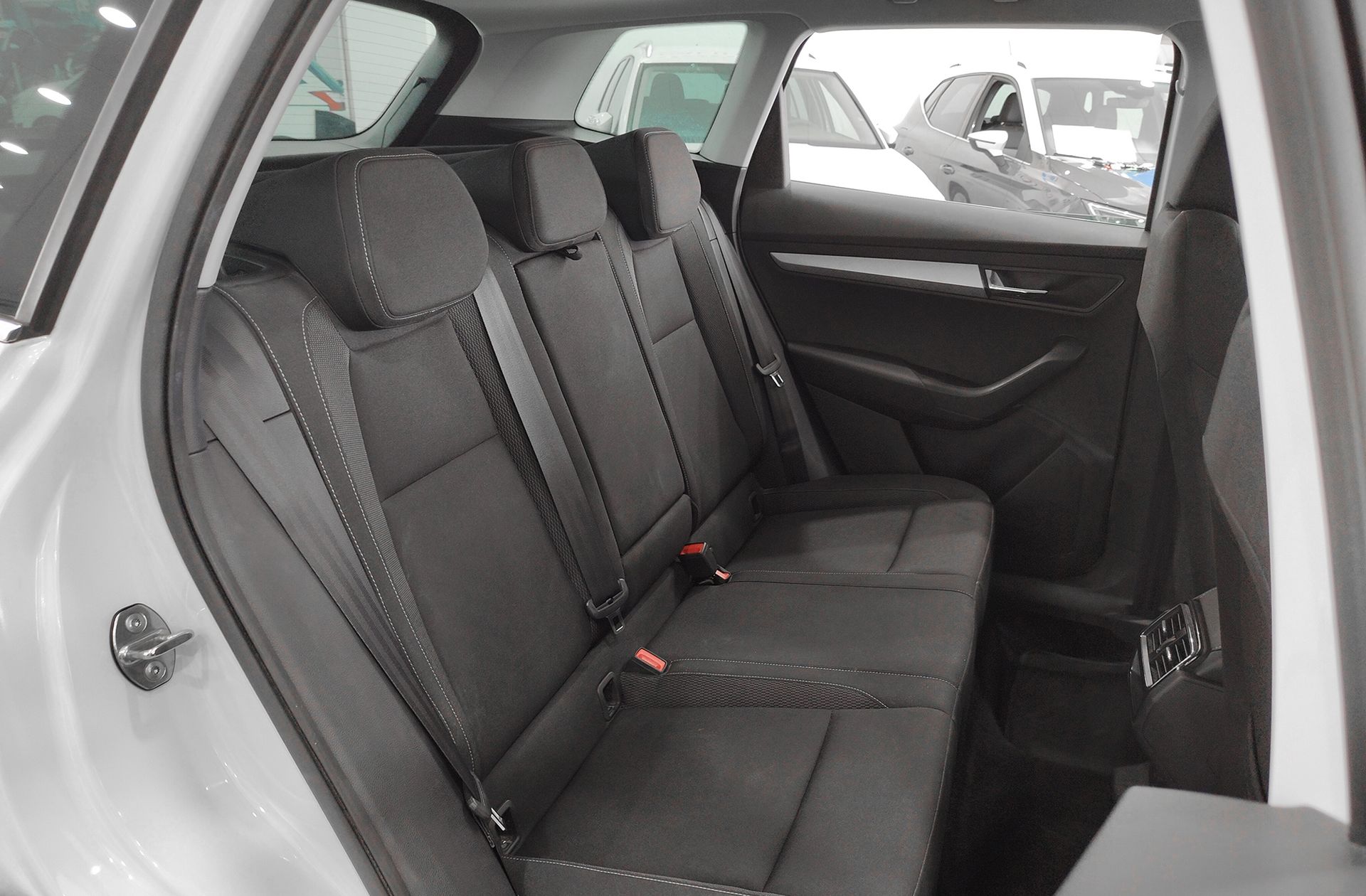 Škoda Karoq 2.0 TDI Selection - foto 17