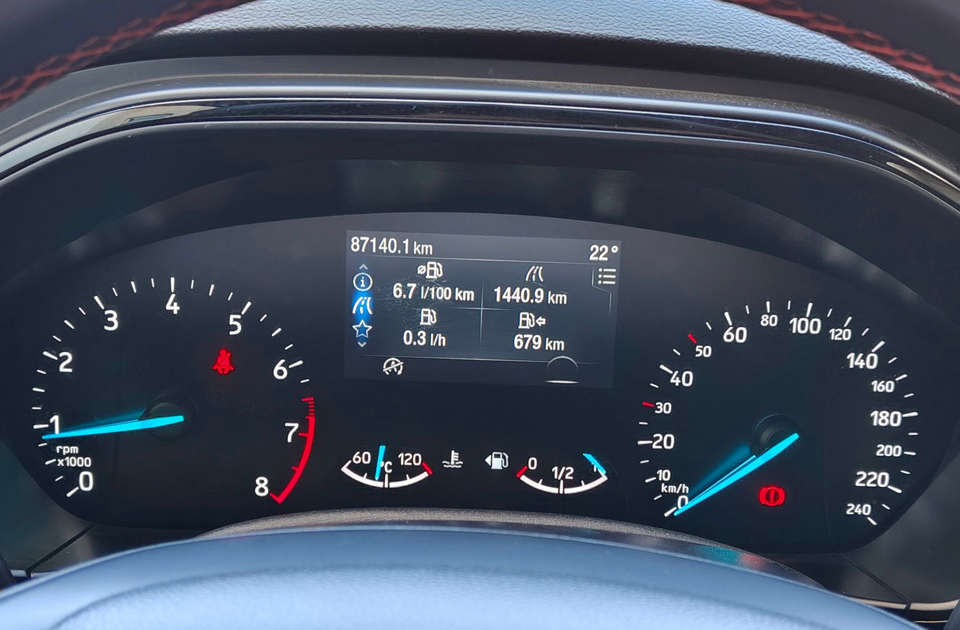 Ford Focus 1.0 EcoBoost MHEV ST-Line - foto 25
