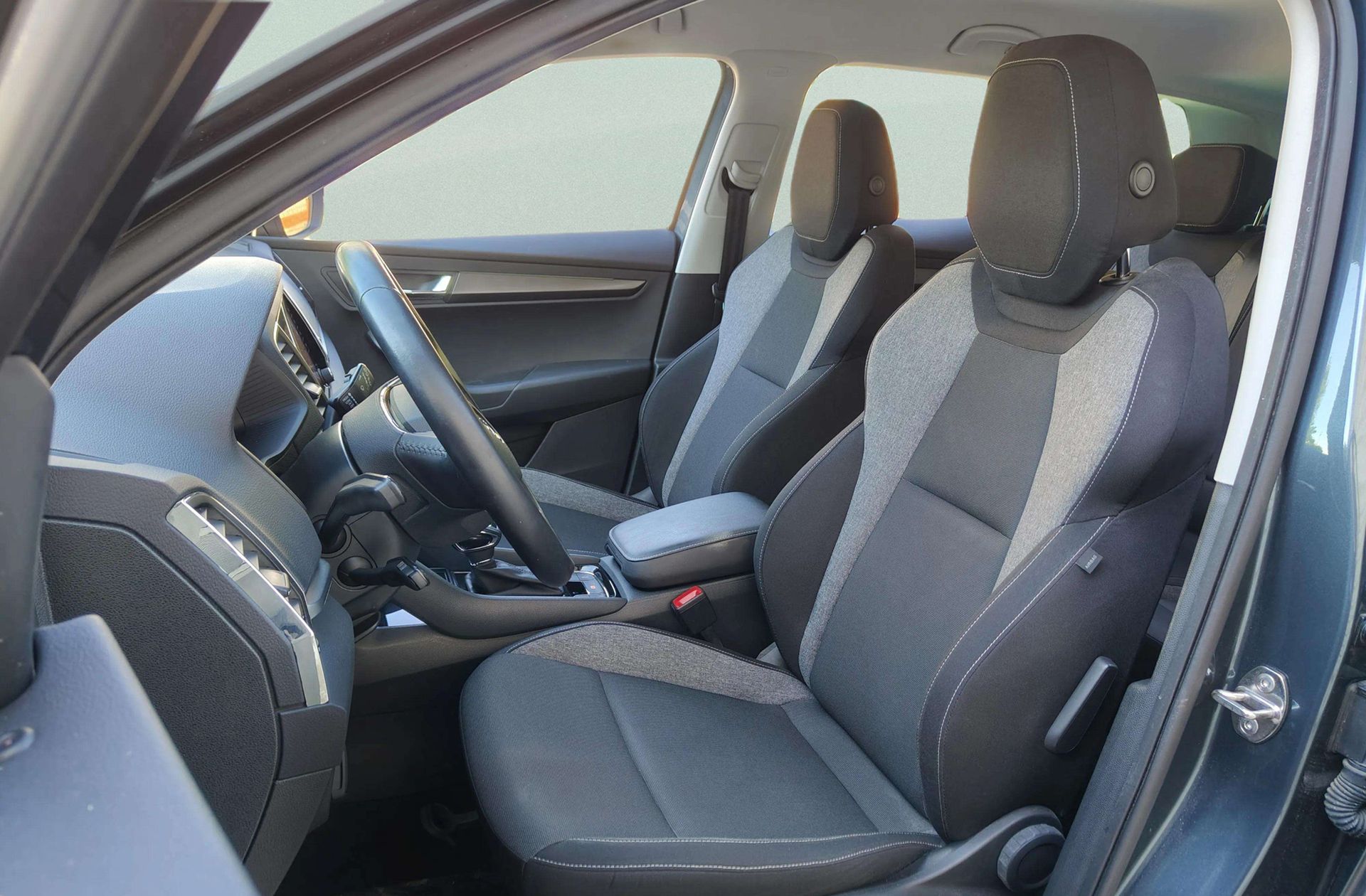 Škoda Karoq 1.5 TSI ACT 125 Aniversario DSG - foto 11