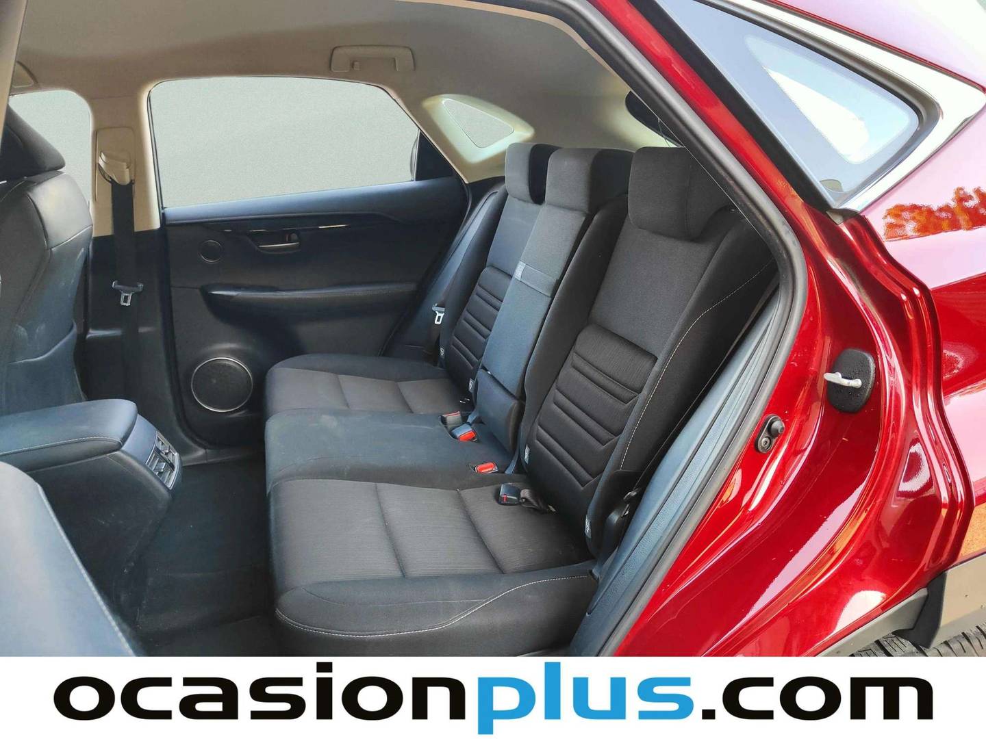 Foto asientos traseros Lexus NX Lexus NX 300h Business 2WD (197 CV)
