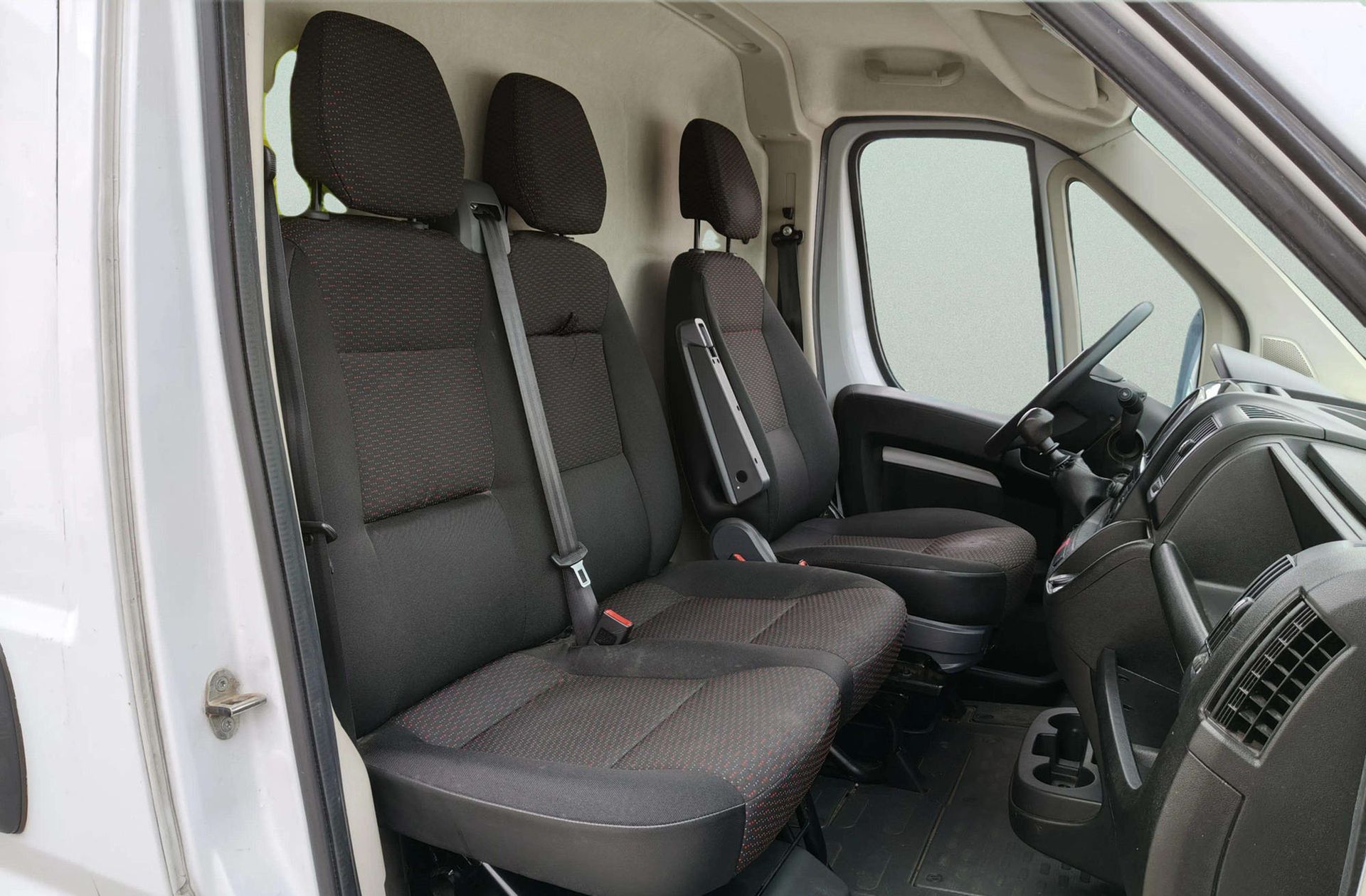 Peugeot Boxer Furgon BlueHDi 140 335 L3H2 - foto 14