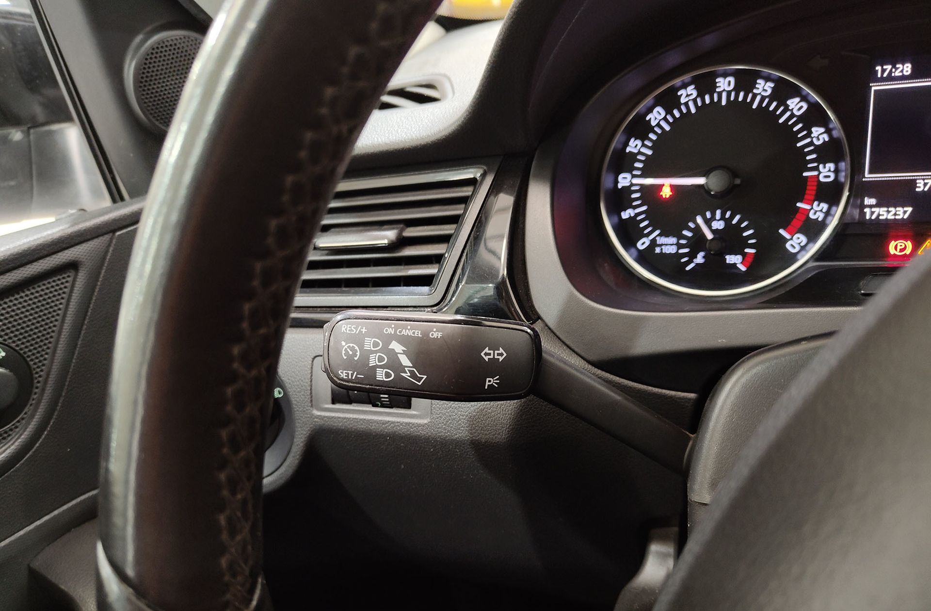 Škoda Spaceback 1.4 TDI Ambition DSG - foto 36