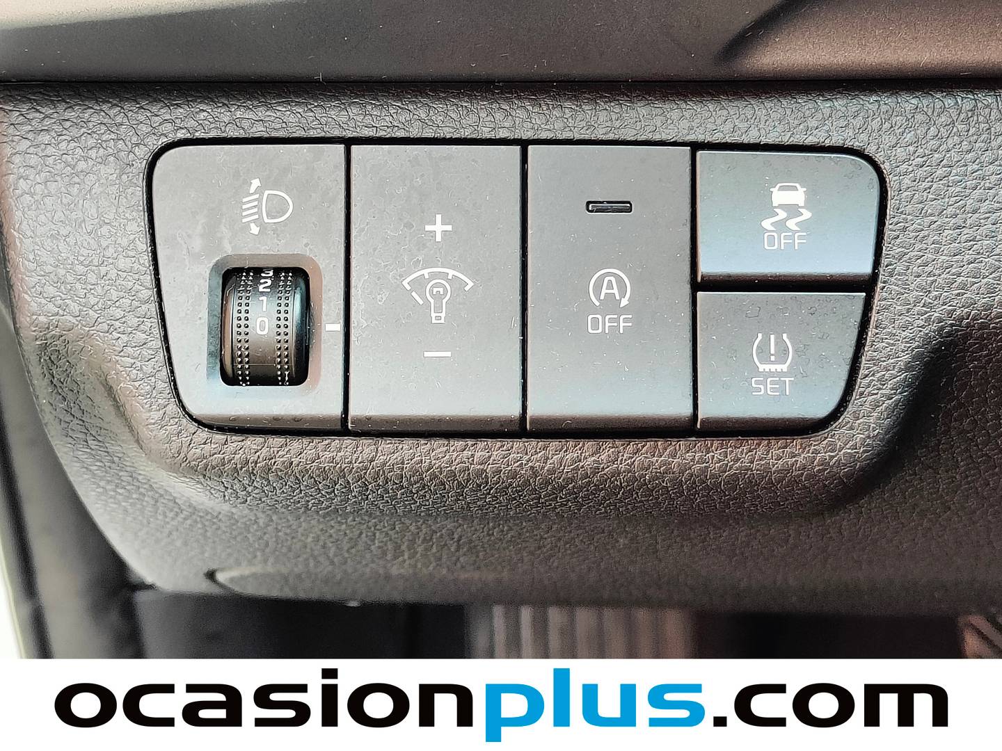 Extras y acabados del KIA Stonic KIA Stonic 1.0 T-GDi MHEV MT Concept (100 CV)