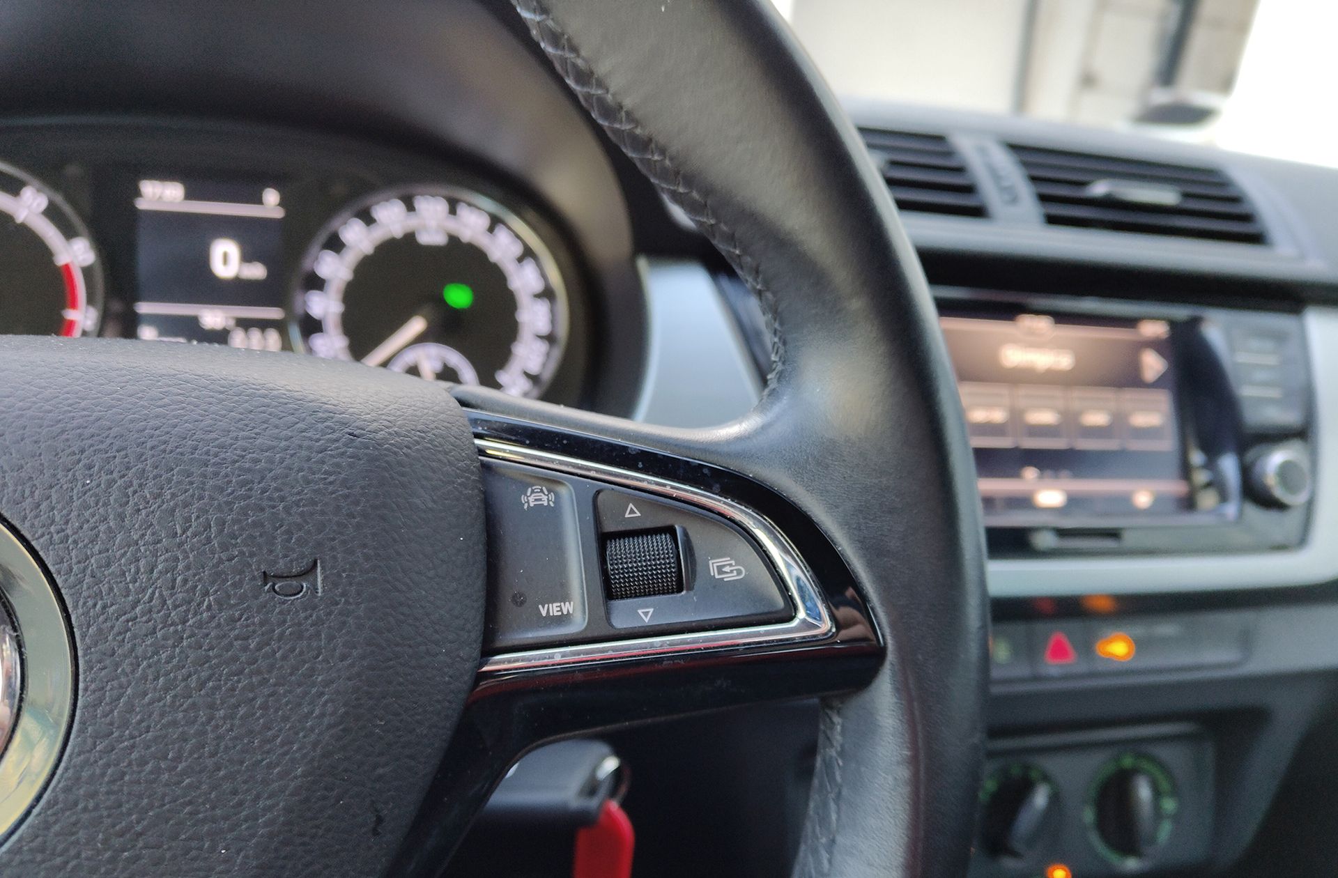 Škoda Fabia 1.0 TSI Like DSG - foto 23