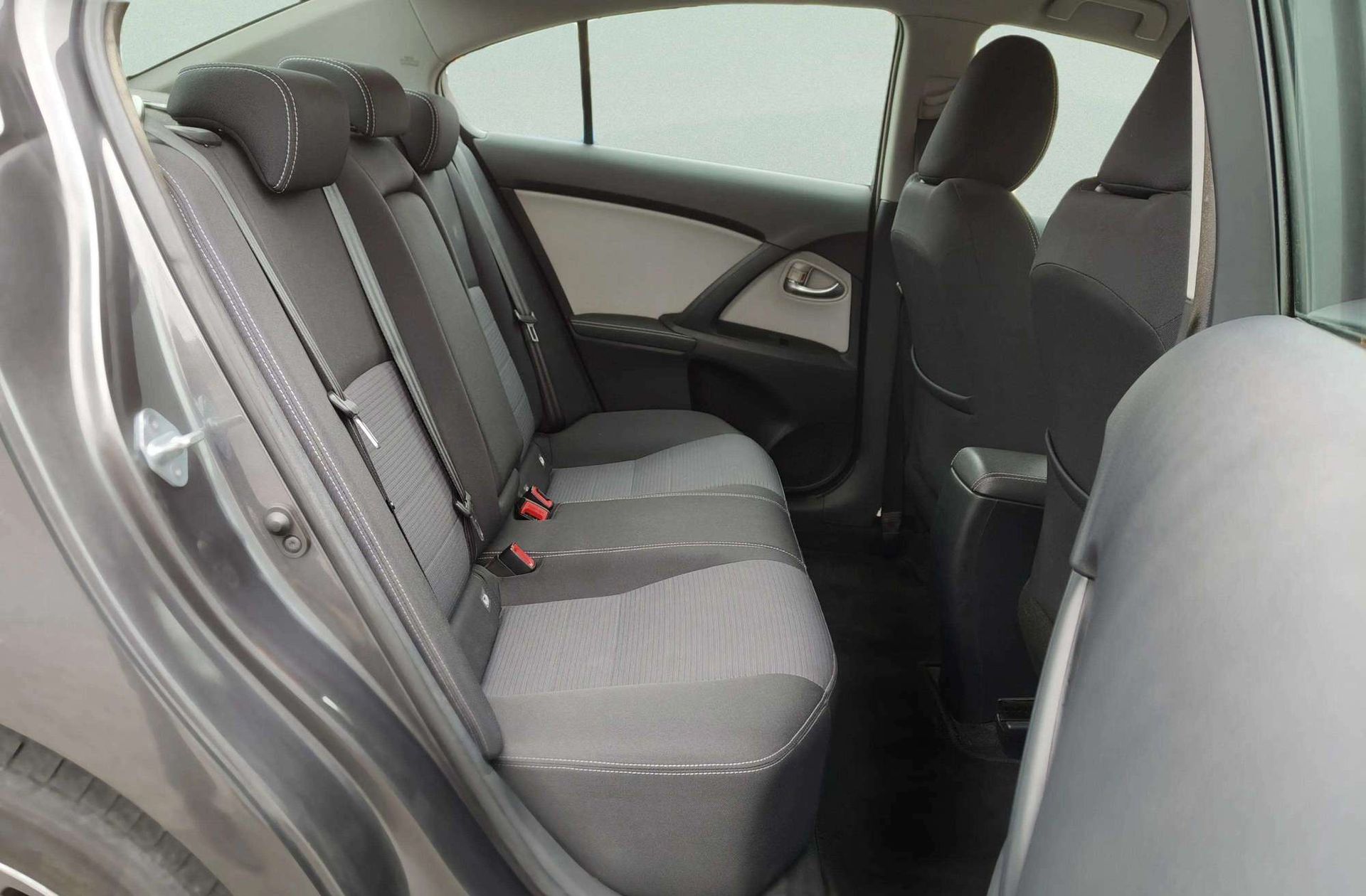 Toyota Avensis 1.8 140 Advance - foto 17