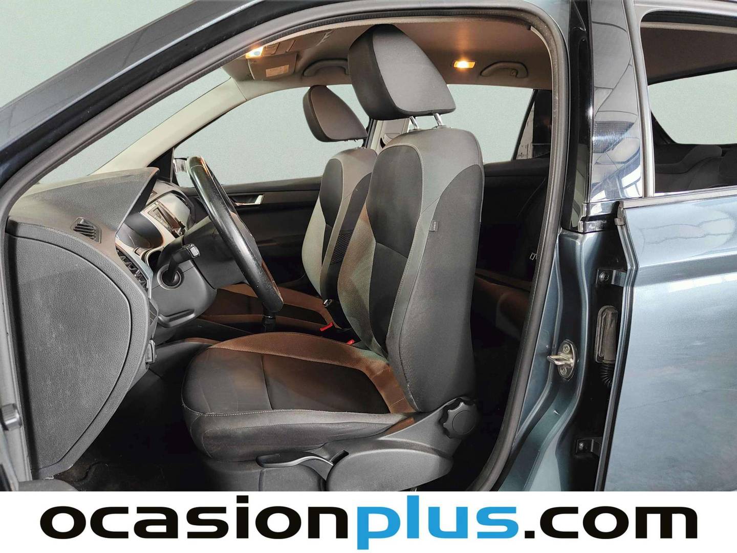 Foto asientos delanteros Skoda Fabia Skoda Fabia 1.0 MPI Ambition (75 CV)