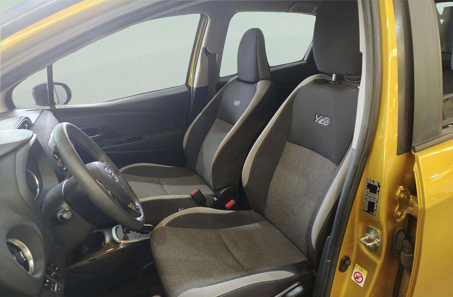 Toyota Yaris 1.5 100H Feel 20 Aniversario - foto 9