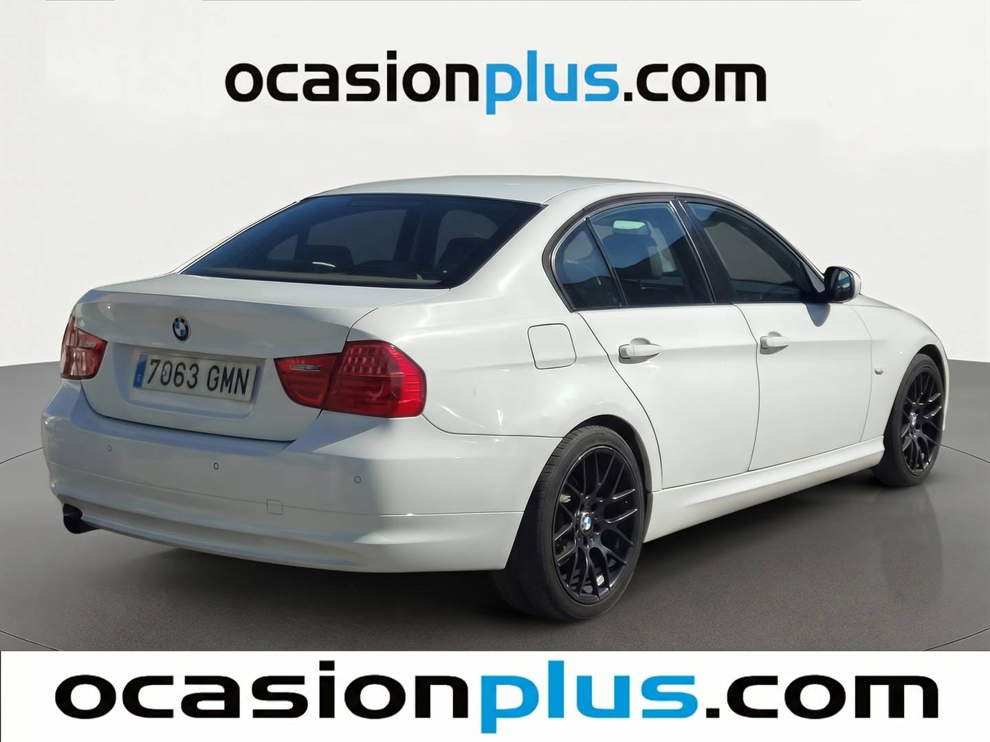 Foto trasera BMW Serie 3 BMW Serie 3 318i (143 CV) derecha