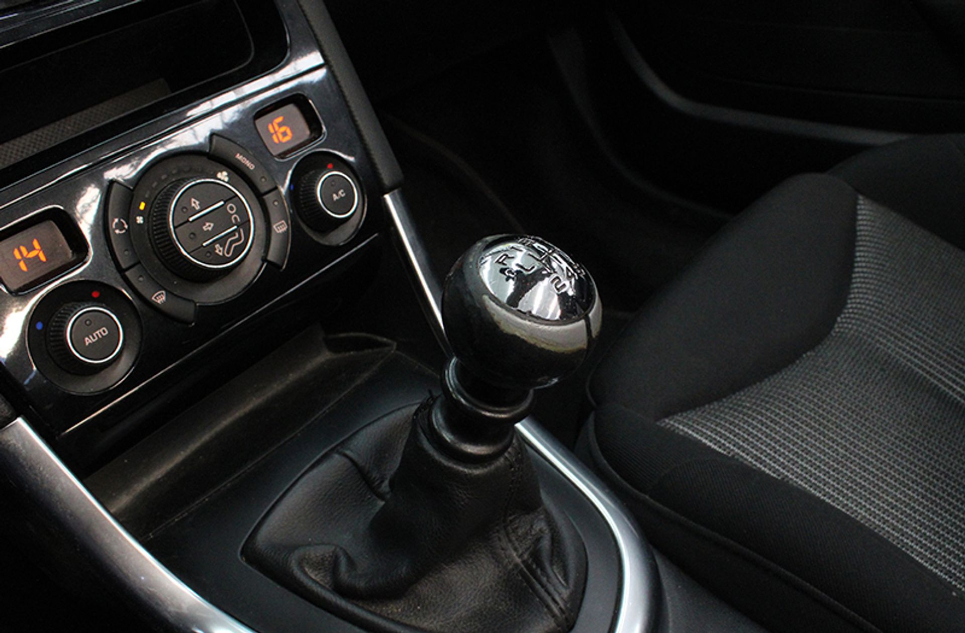 Peugeot 308 CC 2.0 HDi Active FAP - foto 6