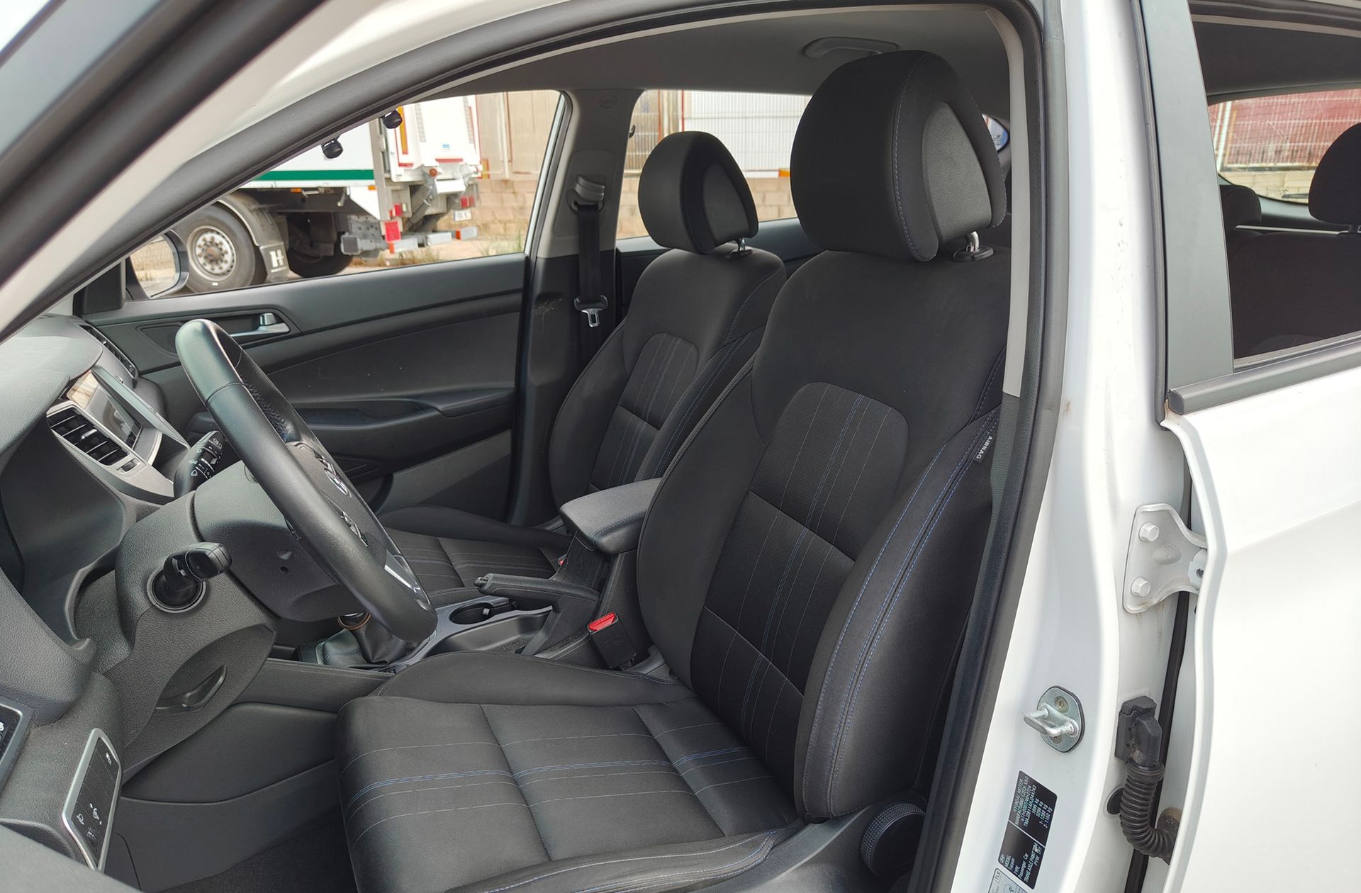 Hyundai Tucson 1.6 GDI BlueDrive Essence 4x2 - foto 9