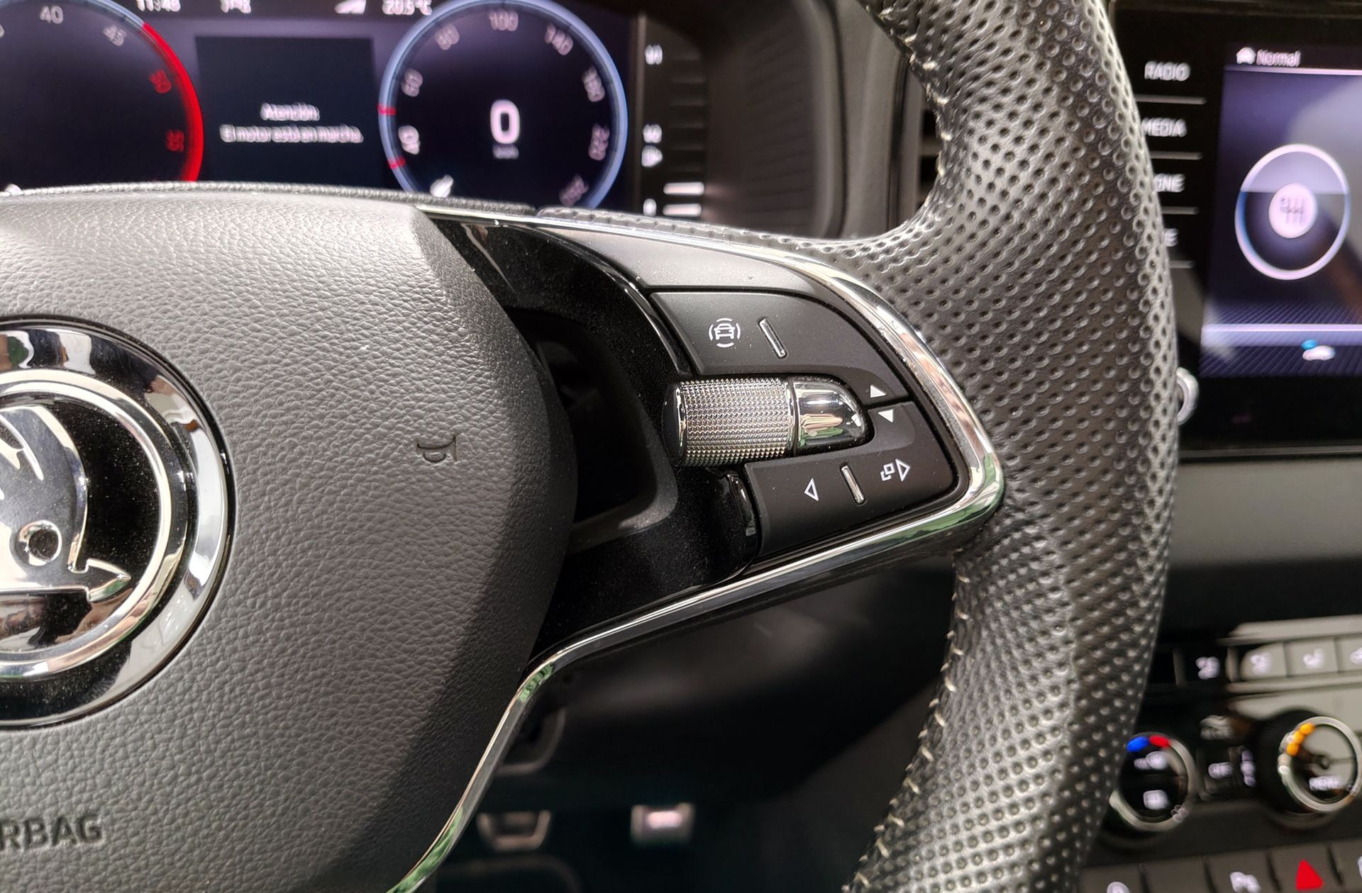 Škoda Karoq 2.0 TDI Sportline - foto 30