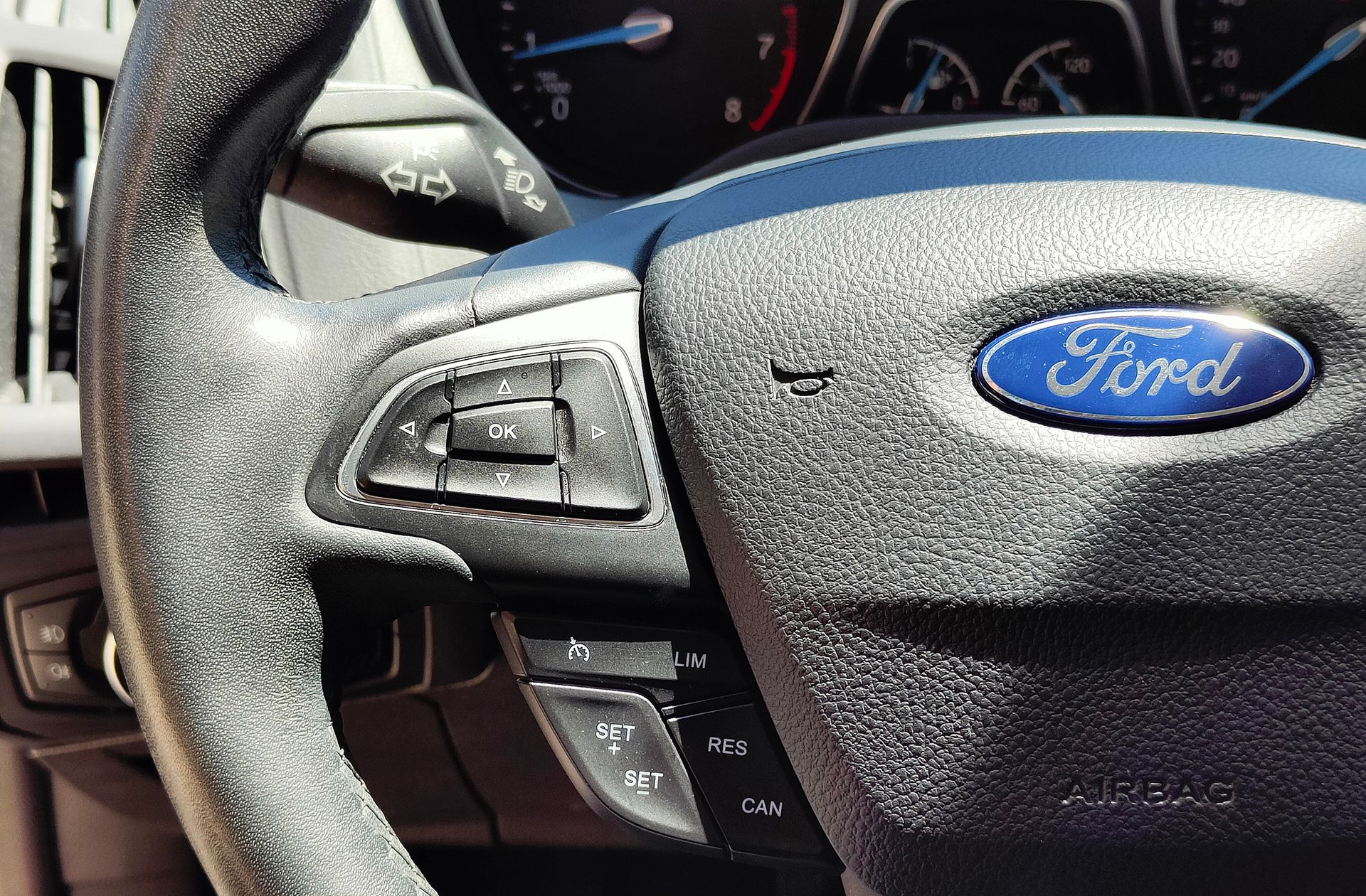 Ford Focus 1.0 EcoBoost Business - foto 27