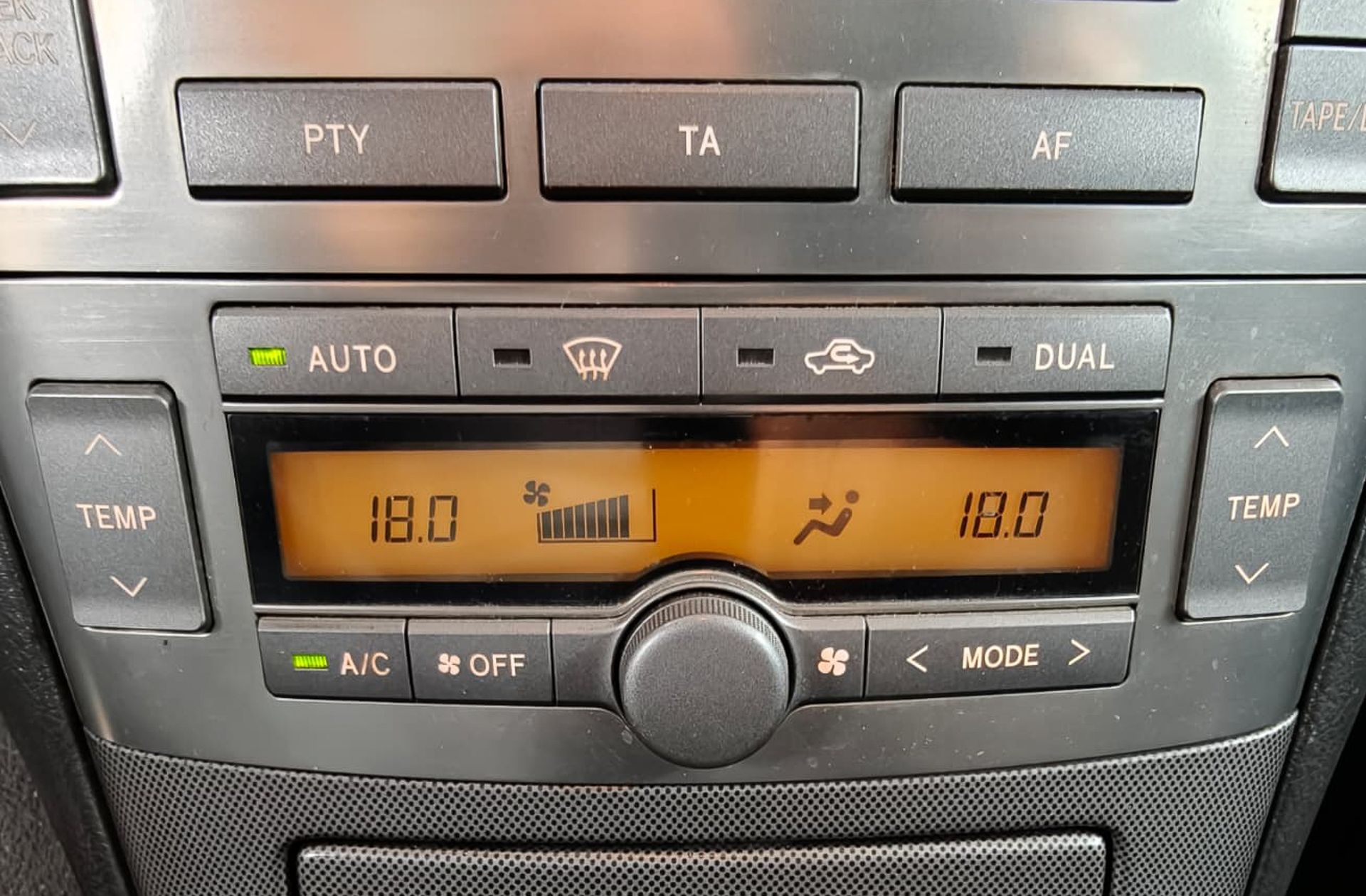 Toyota Avensis 2.0 D-4D Wagon Sol - foto 23