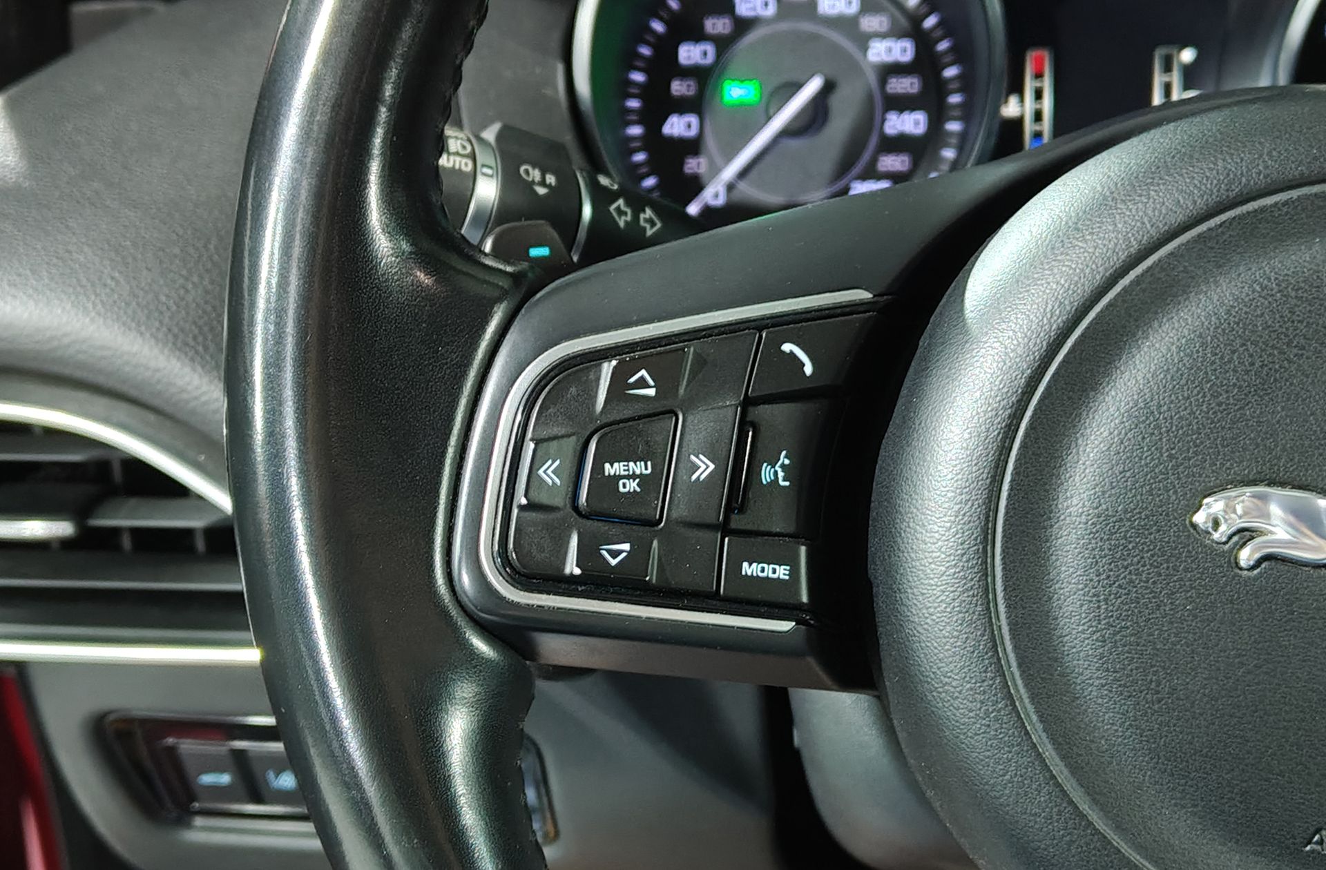 Jaguar XE 2.0 Diesel Pure RWD - foto 23