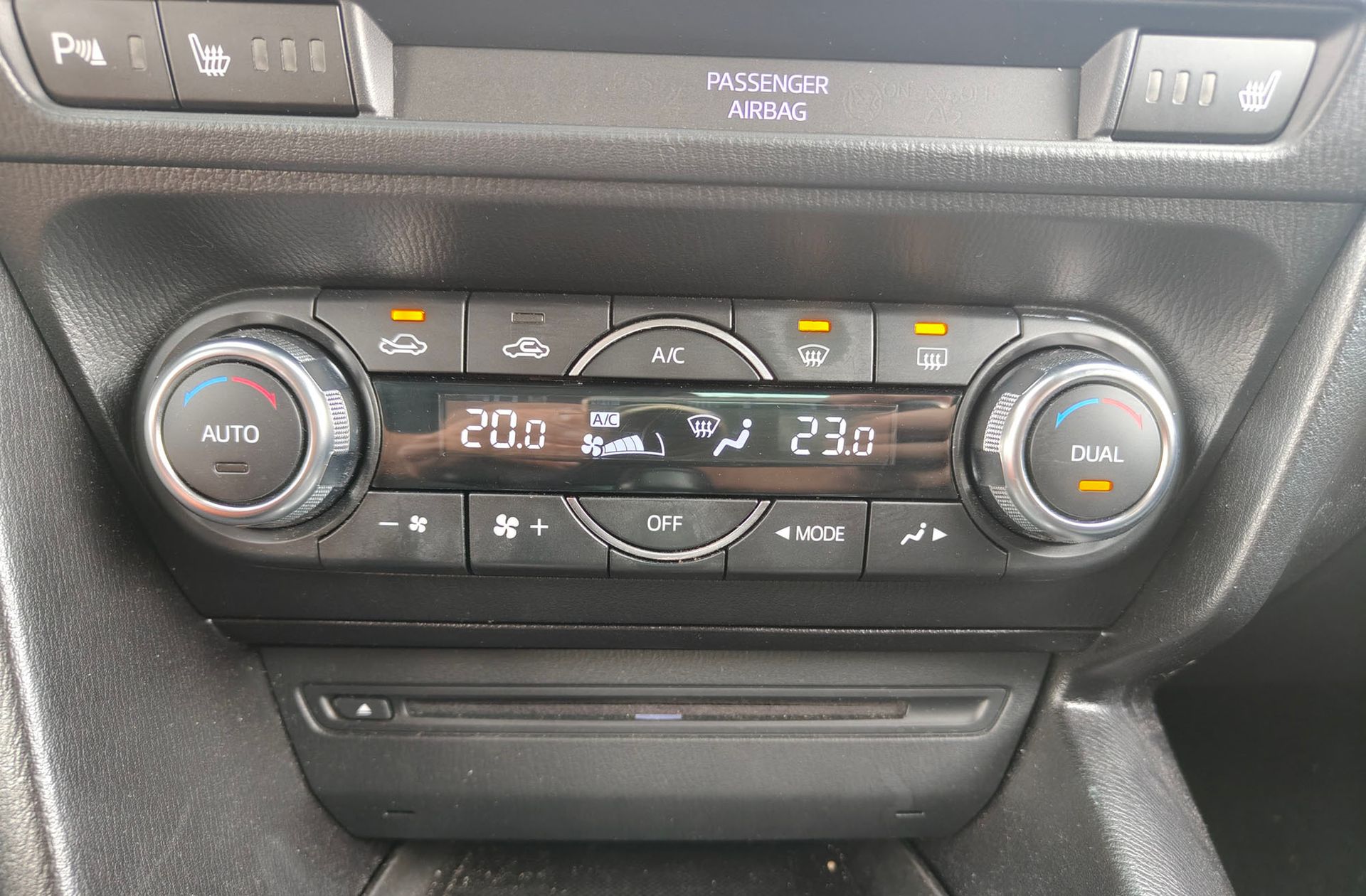 Mazda3 2.0 GE Sedan Luxury - foto 32
