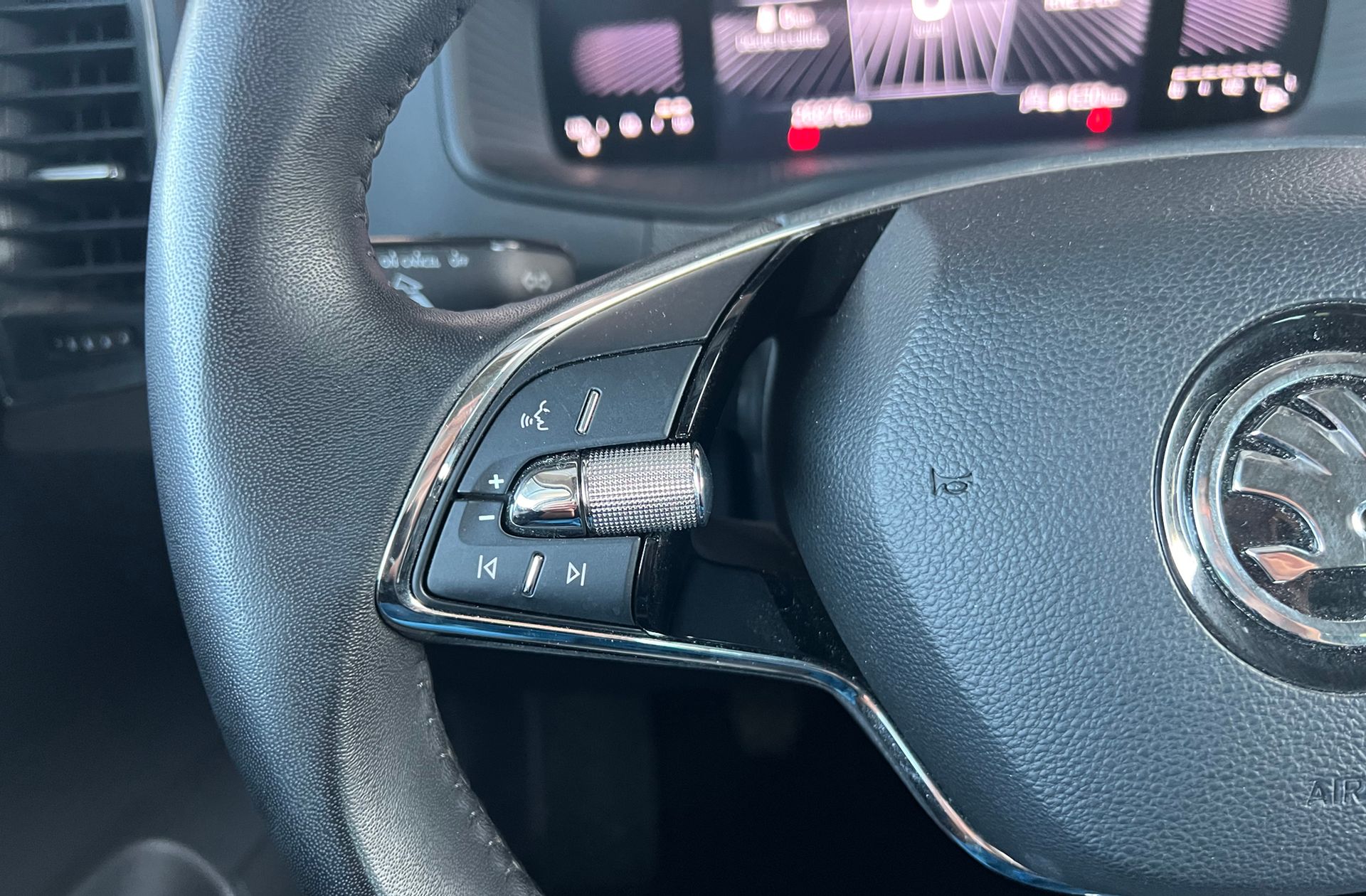 Škoda Karoq 2.0 TDI Selection - foto 25