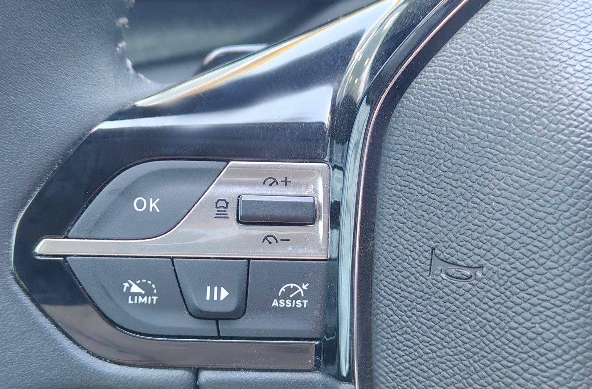 Peugeot 408 Allure Hybrid eDCS6 - foto 24
