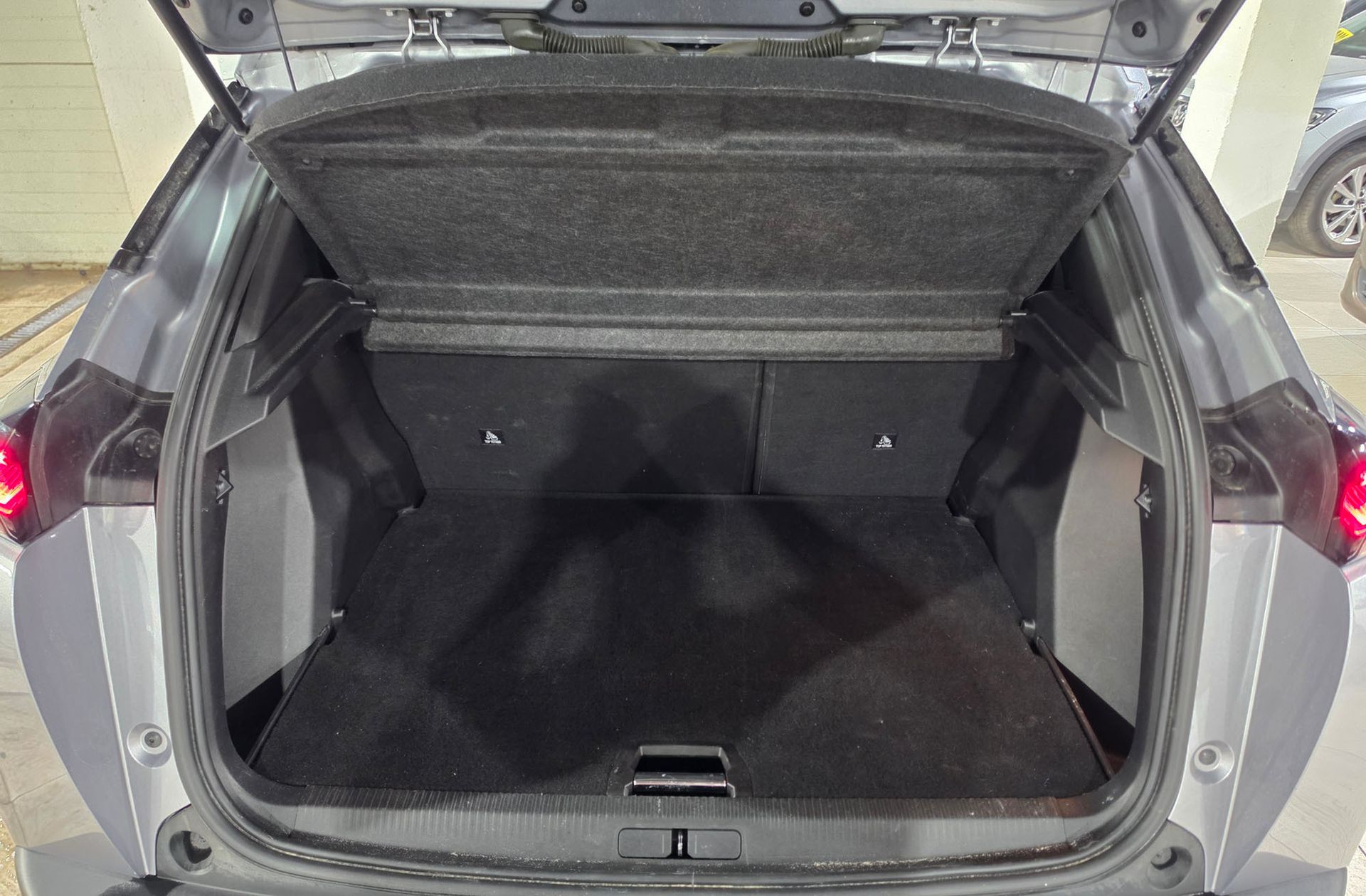 Peugeot 2008 Allure Hybrid eDCS6 - foto 18