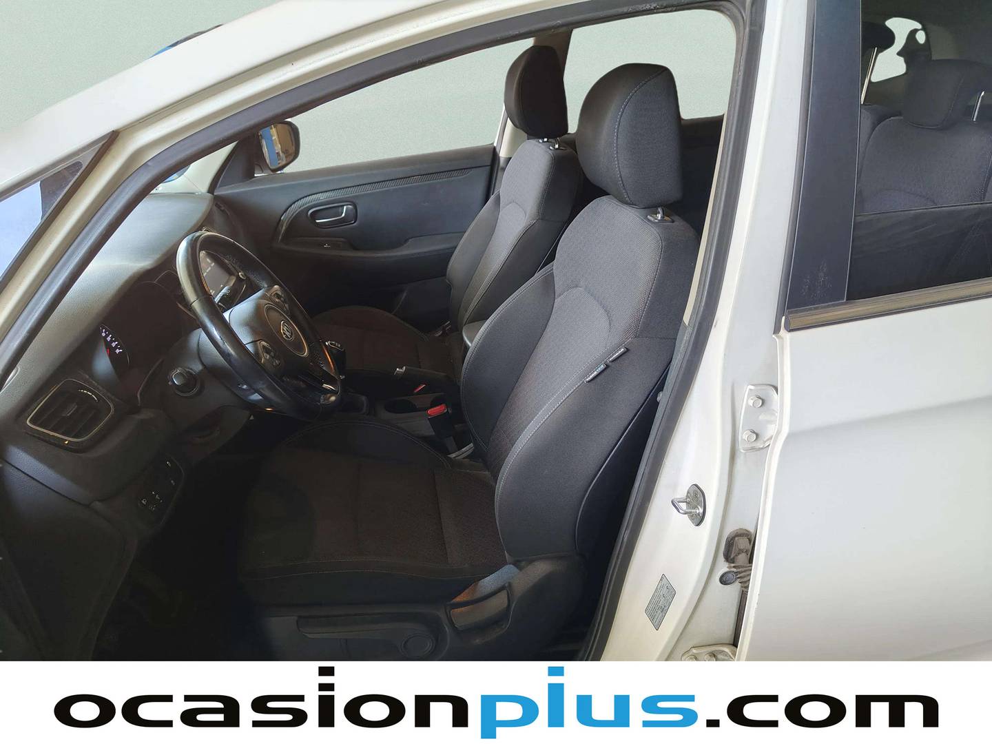 Foto asientos delanteros KIA Carens KIA Carens 1.7 CRDi VGT Eco-Dynam x-Tech (115 CV)