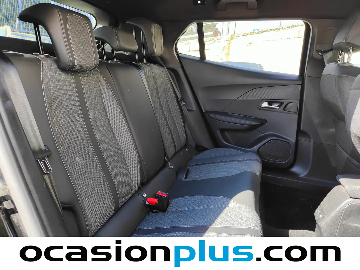 Foto Peugeot 2008 Peugeot 2008 Allure Hybrid eDCS6 (136 CV)