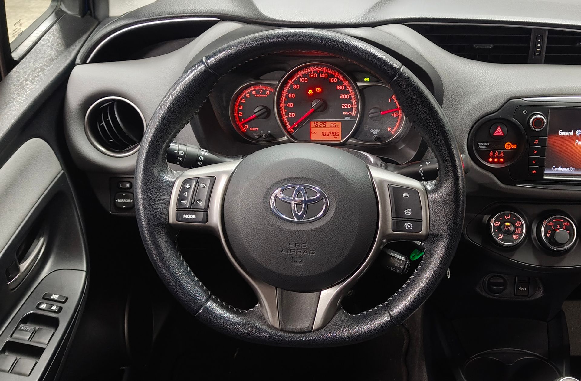 Toyota Yaris 100 Active - foto 17