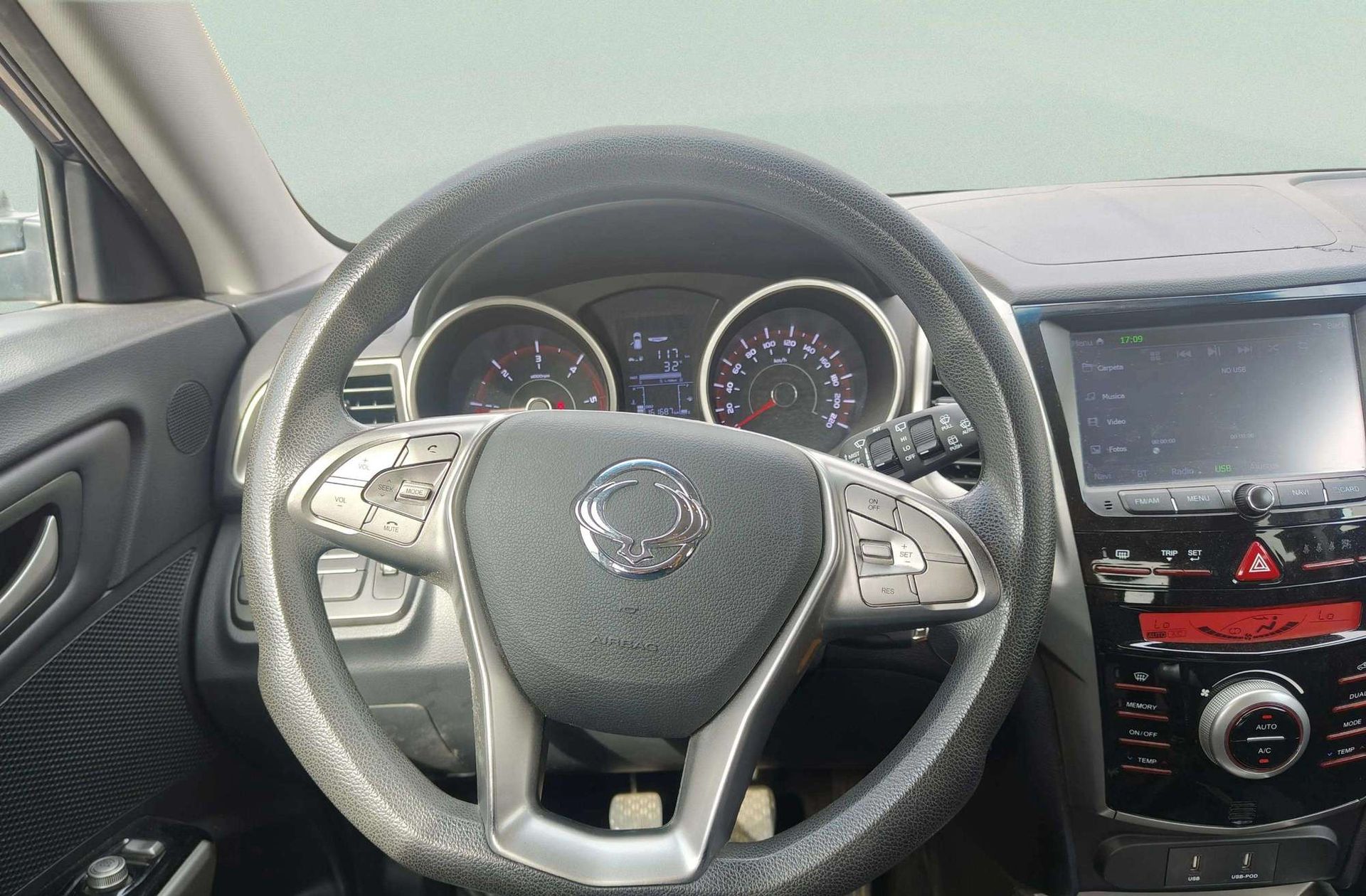 SsangYong Tivoli D16T Premium 4x2 - foto 17