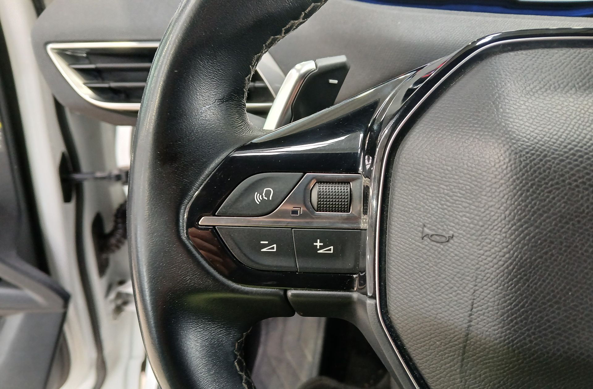 Peugeot 3008 PureTech 130 Allure Pack EAT8 - foto 28