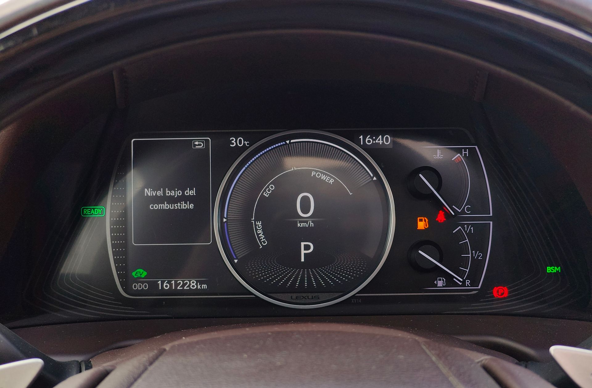 Lexus ES 300h Executive - foto 26