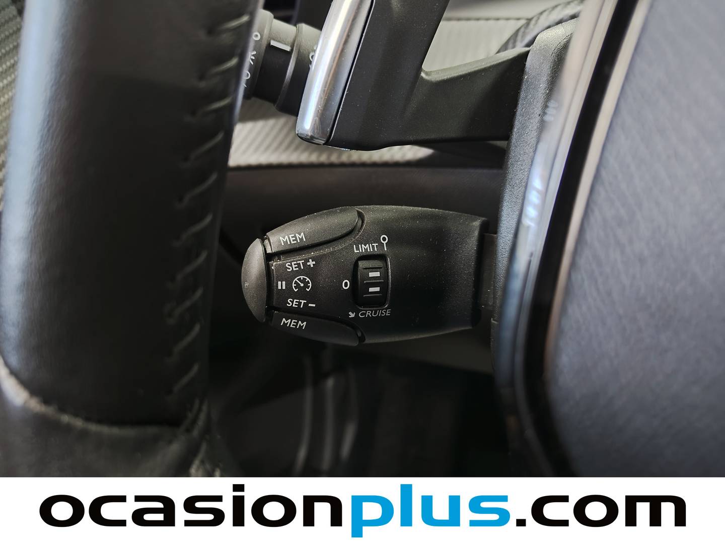 Foto Peugeot 2008 Peugeot 2008 Allure Hybrid eDCS6 (136 CV)