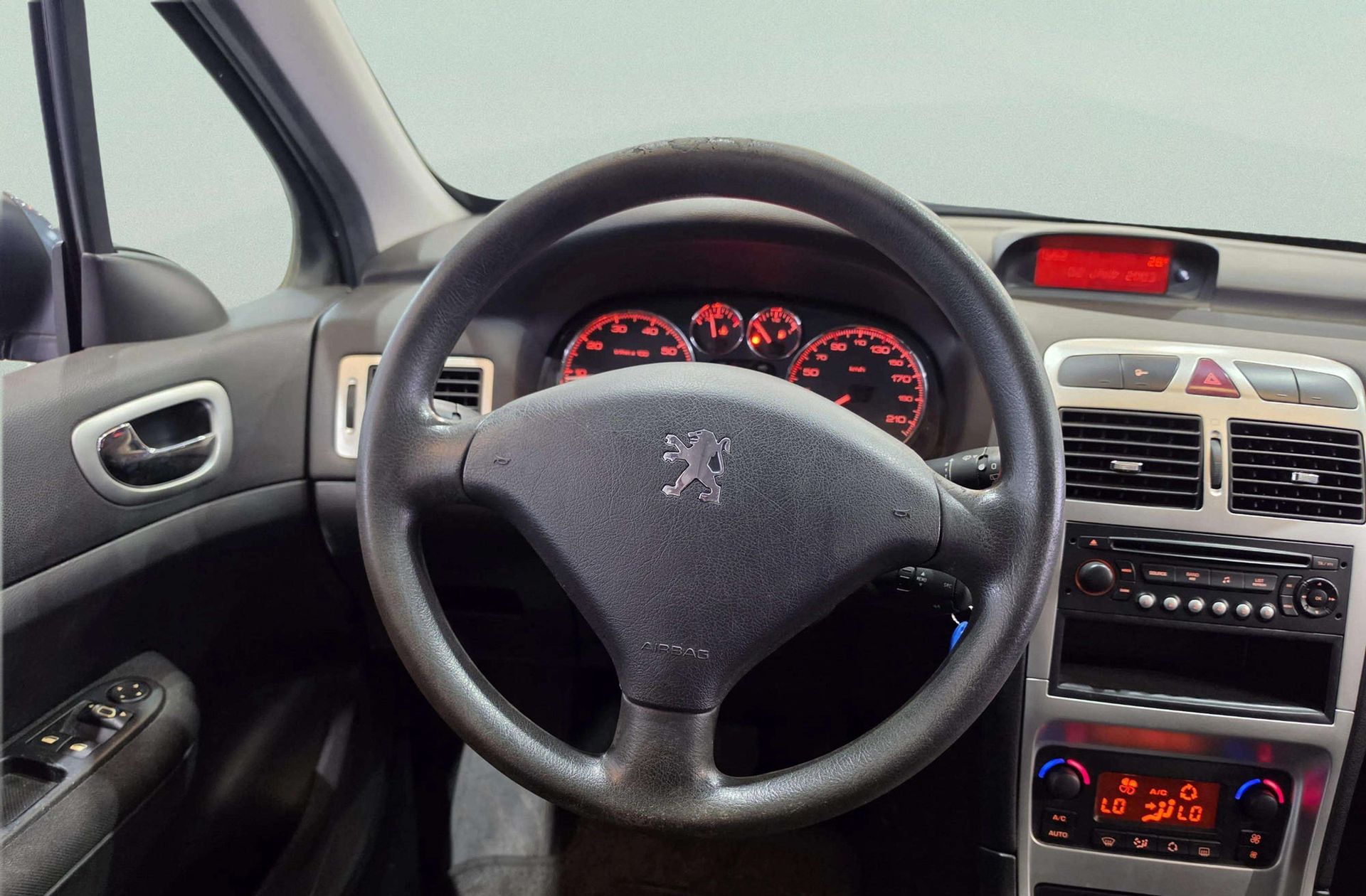Peugeot 307 1.6 D-Sign - foto 21