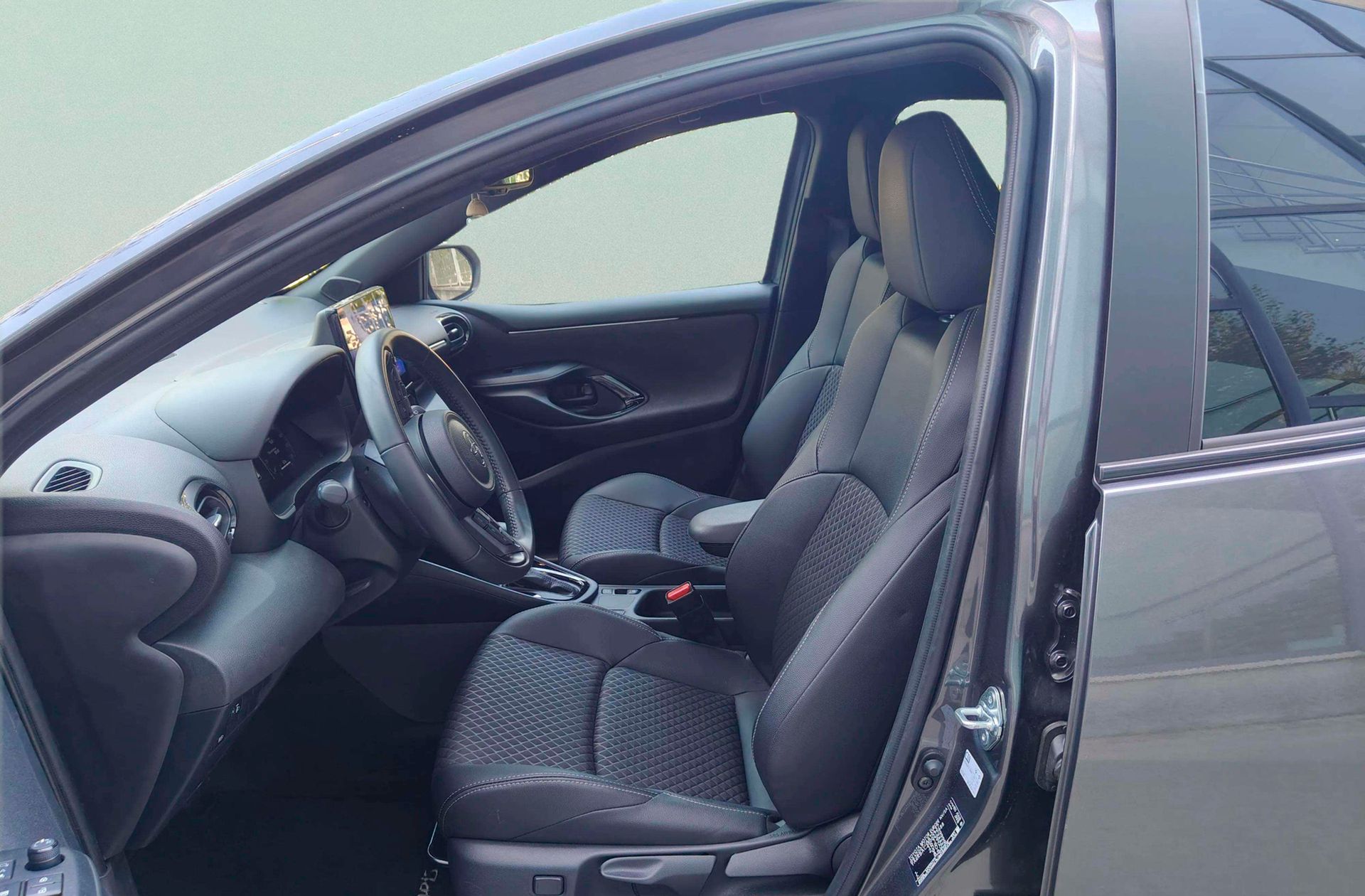 Toyota Yaris 120H Style - foto 10