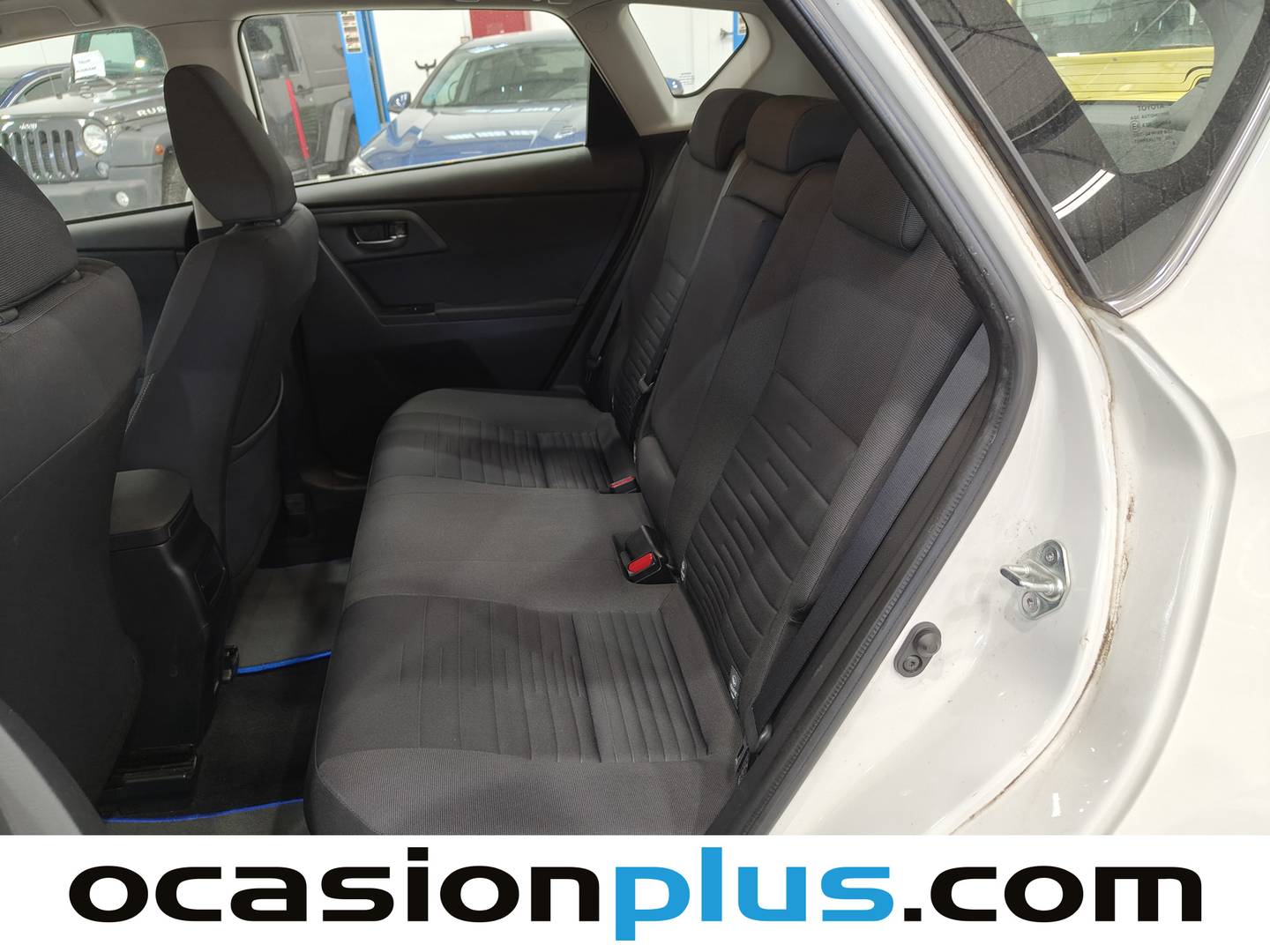 Foto asientos traseros Toyota Auris Toyota Auris 140H Hybrid Active (136 CV)