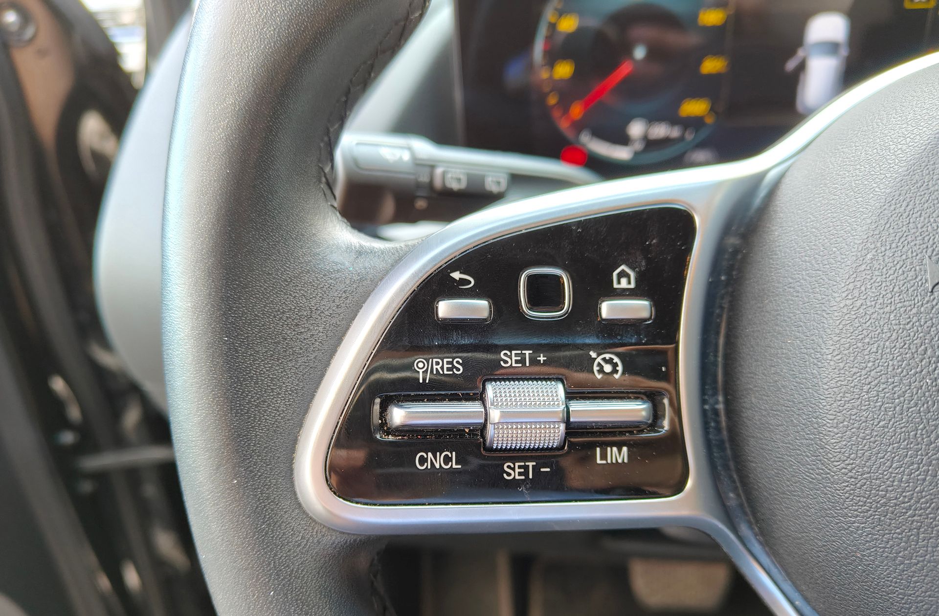 Mercedes-Benz GLA 180 - foto 28