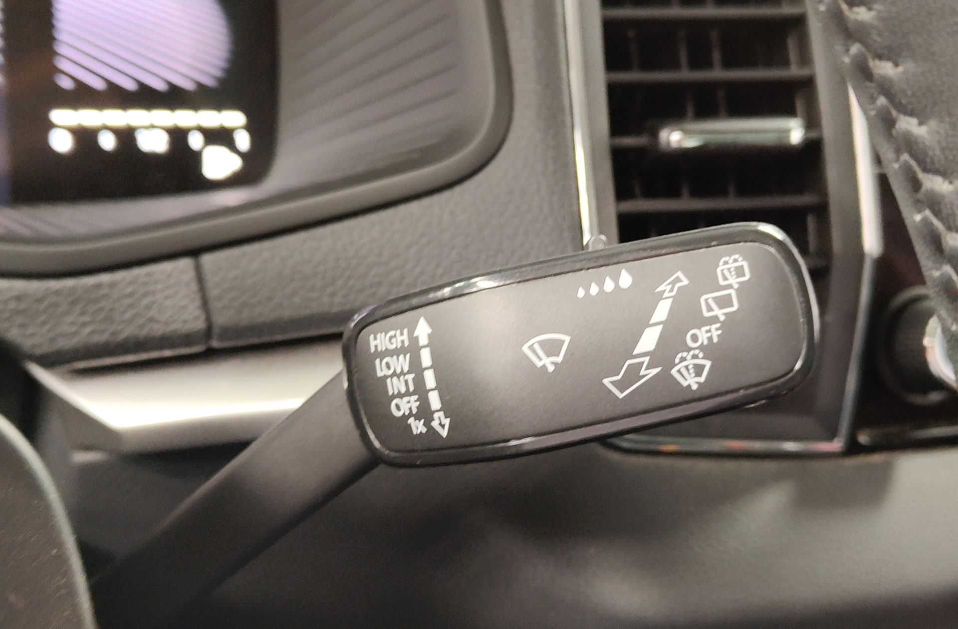 Škoda Karoq 2.0 TDI Selection - foto 25