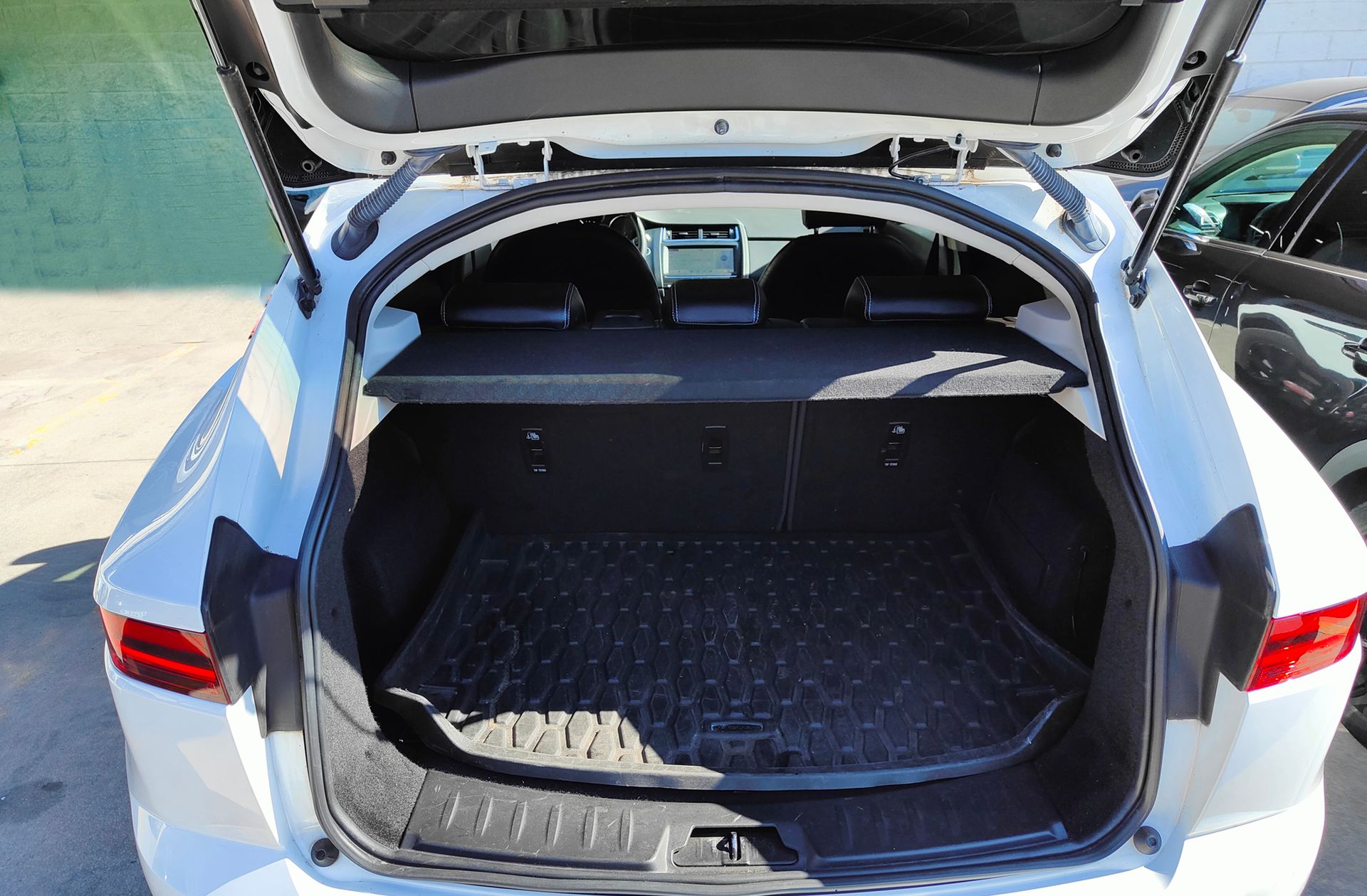 Jaguar E-Pace 2.0D - foto 16