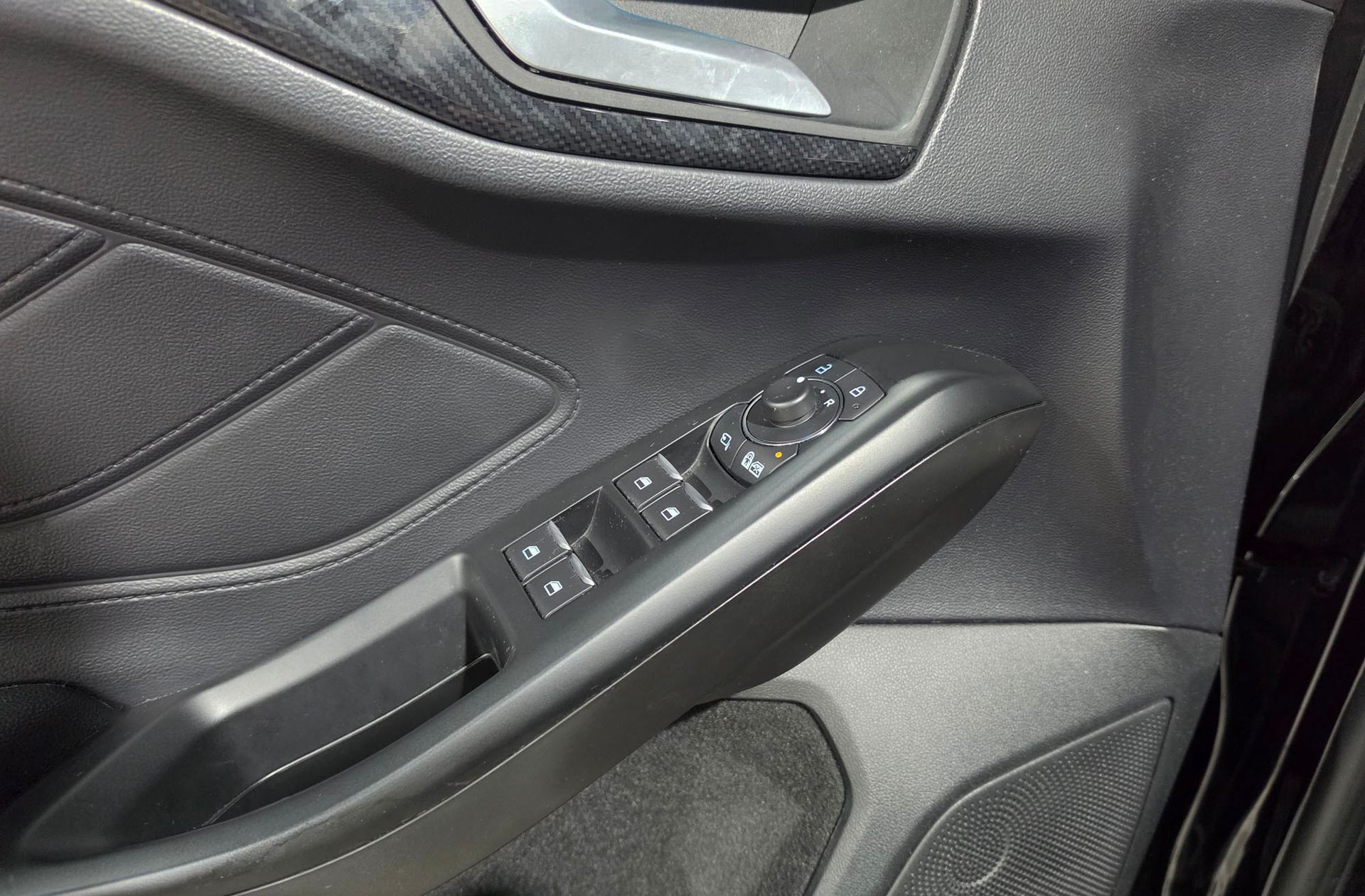 Ford Focus 2.3 EcoBoost ST - foto 39