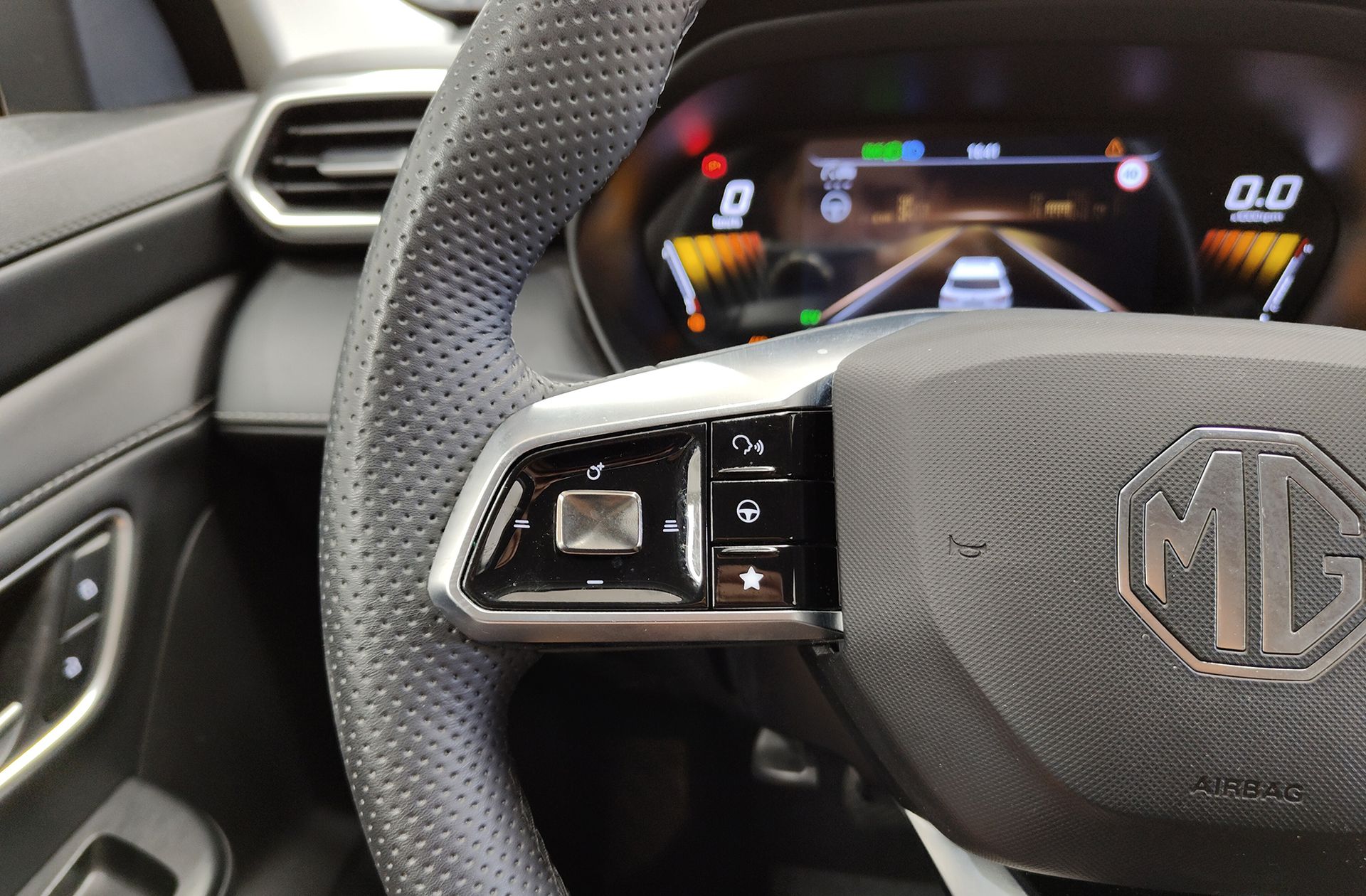 MG ZS 1.5 Hybrid+ Luxury - foto 28