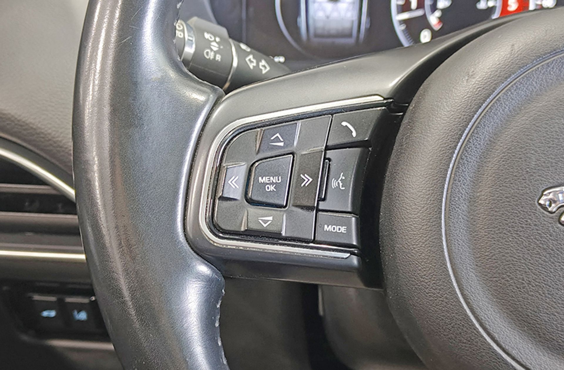 Jaguar F-Pace 2.0L i4D Pure RWD - foto 29