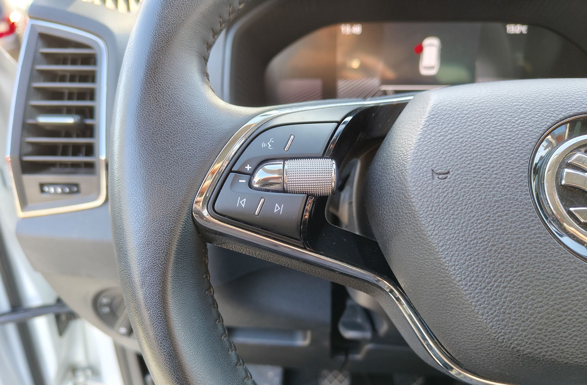 Škoda Karoq 2.0 TDI Selection - foto 25