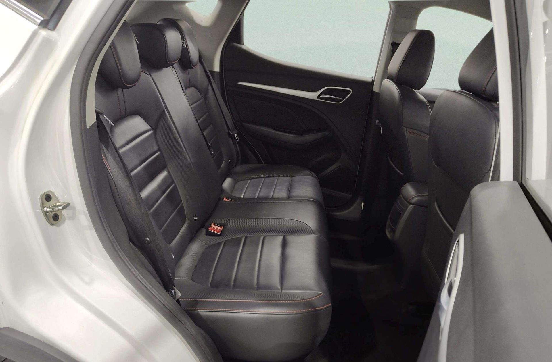 MG ZS 1.0T Luxury - foto 21