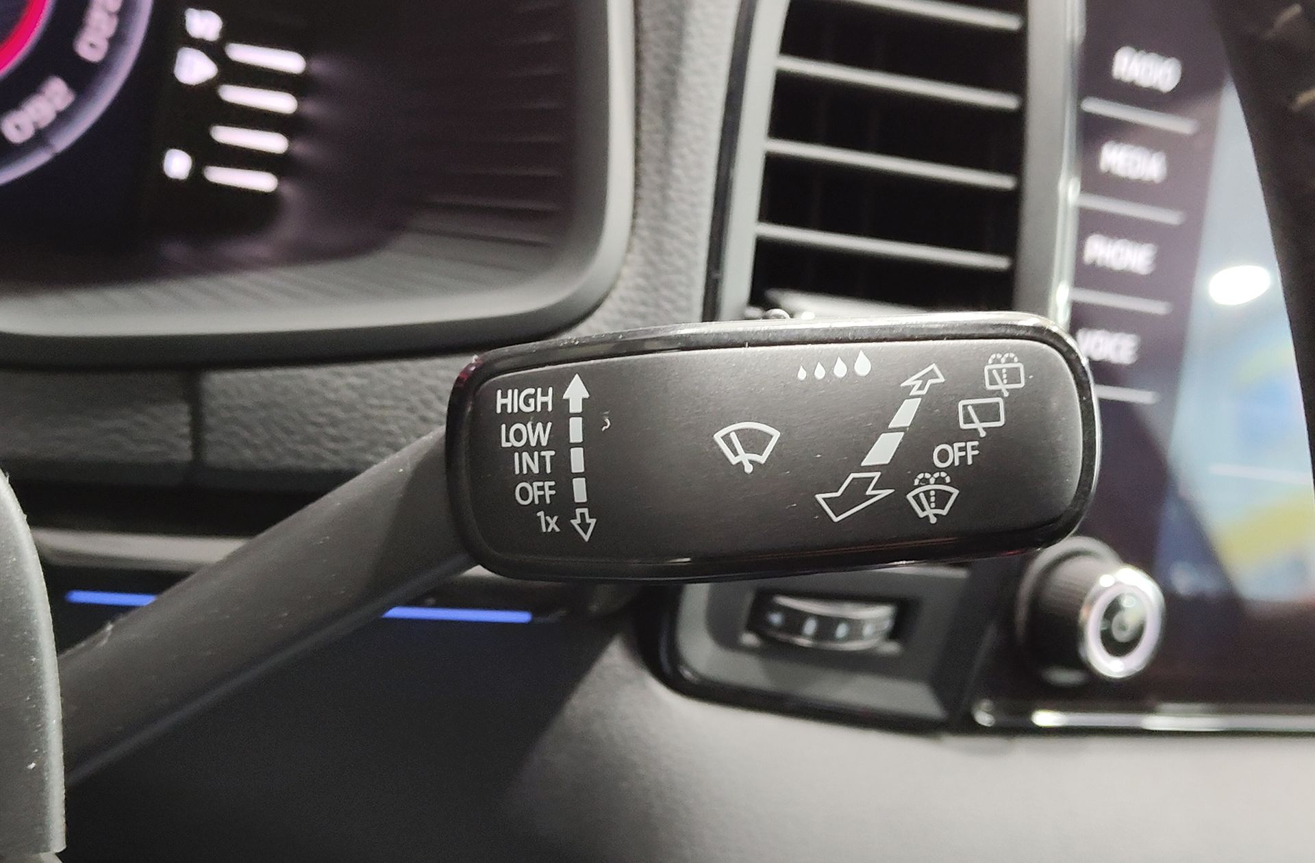 Škoda Karoq 1.5 TSI ACT Sportline DSG - foto 31