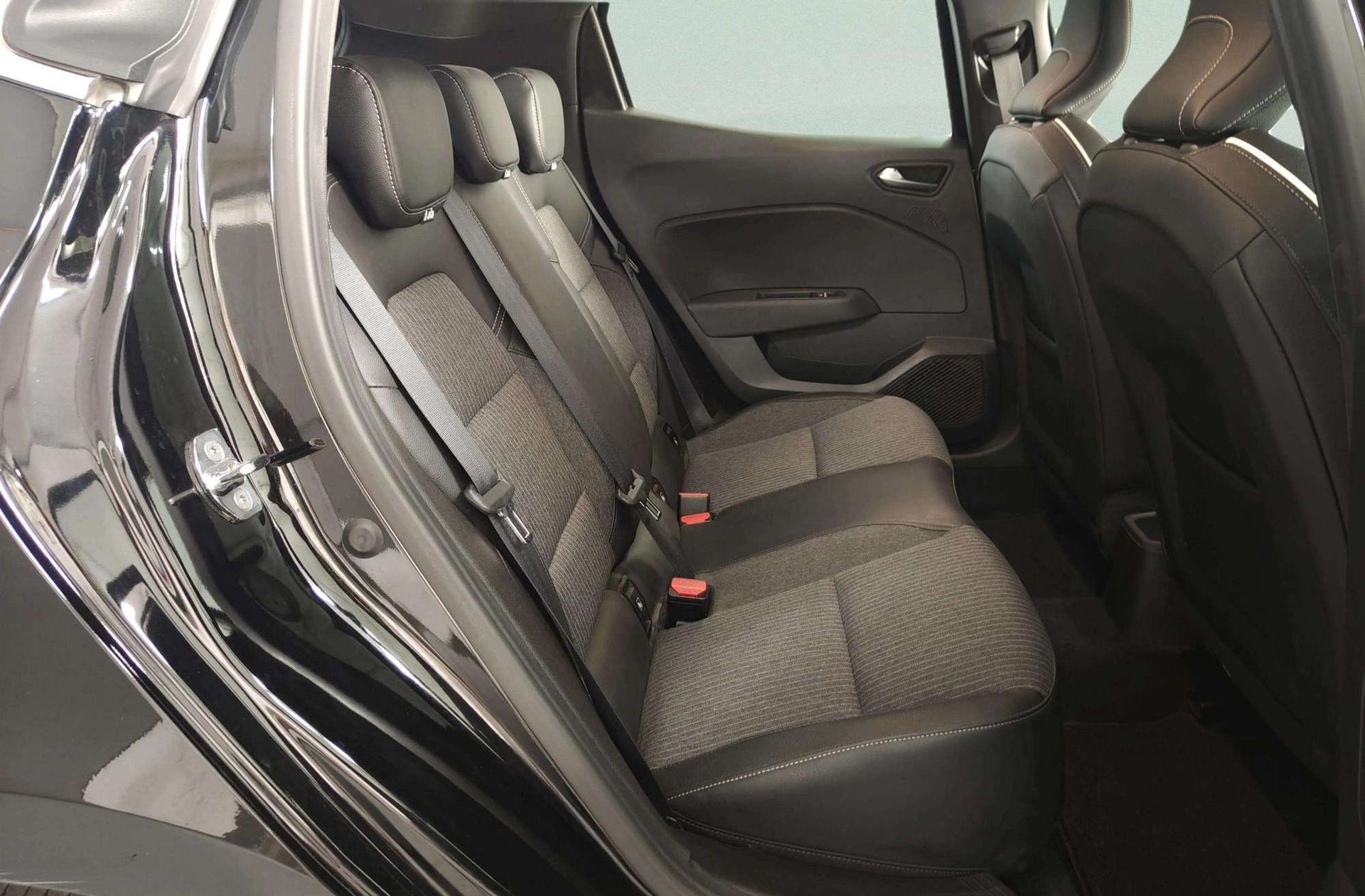Renault Clio Zen TCe - foto 19