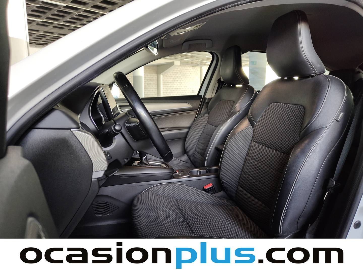 Foto asientos delanteros Renault Arkana Renault Arkana Zen E-Tech Híbrido (145 CV)