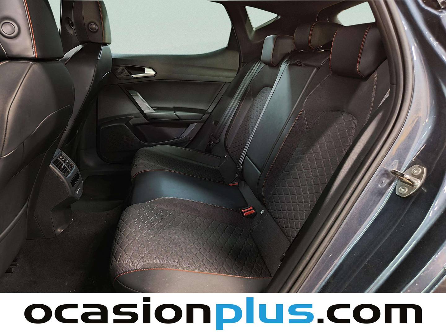 Foto asientos traseros Seat León Seat León 1.0 eTSI S&S FR 25 Aniversario DSG (110 CV)