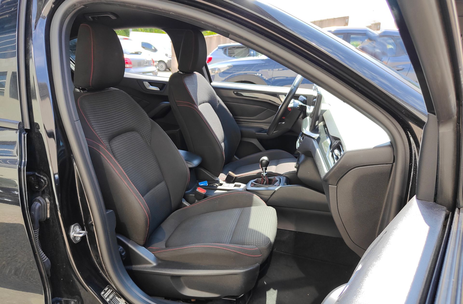 Ford Focus 1.0 EcoBoost MHEV ST-Line - foto 19