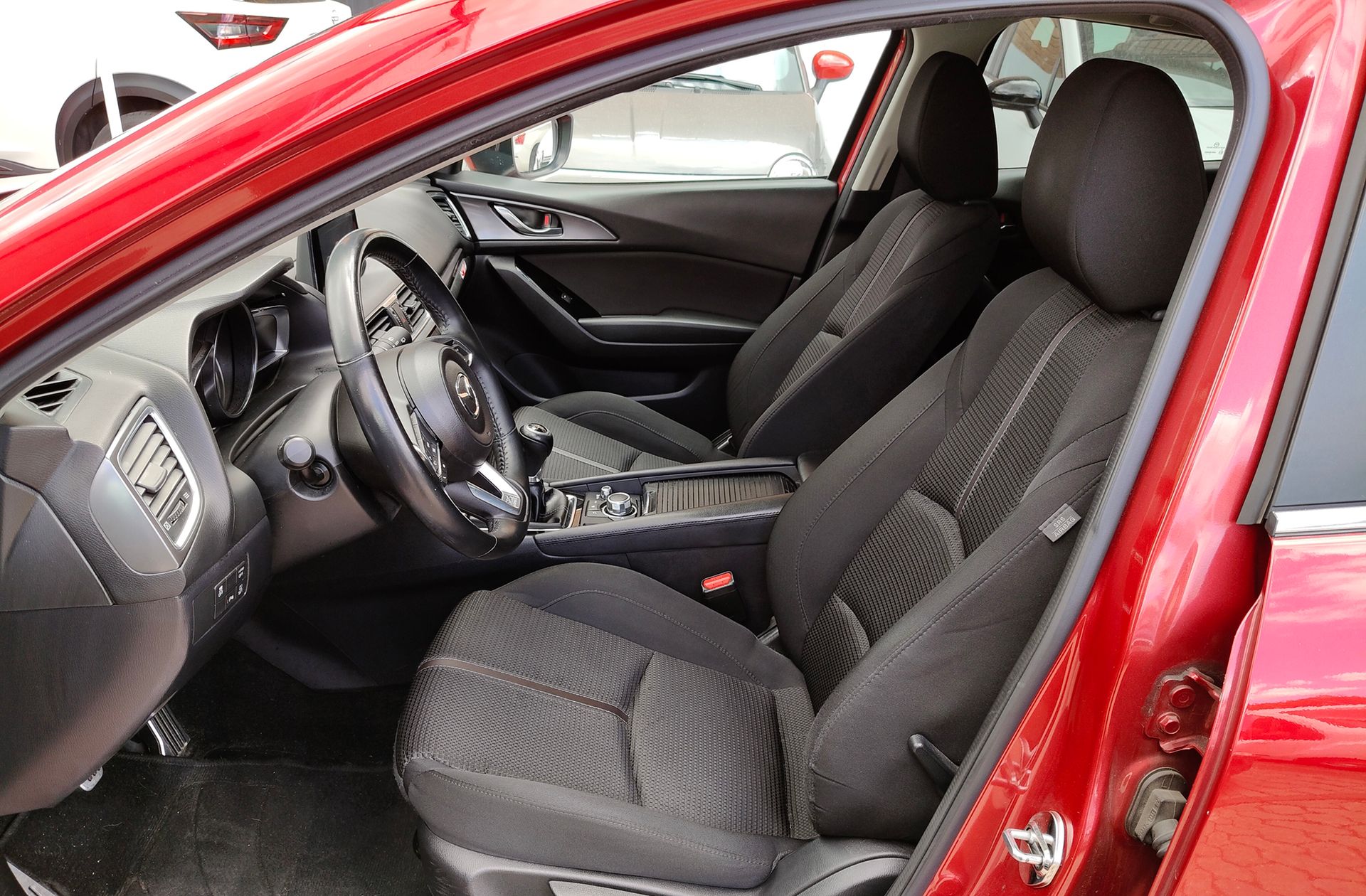 Mazda Mazda3 2.0 GE Black Tech Edition - foto 10