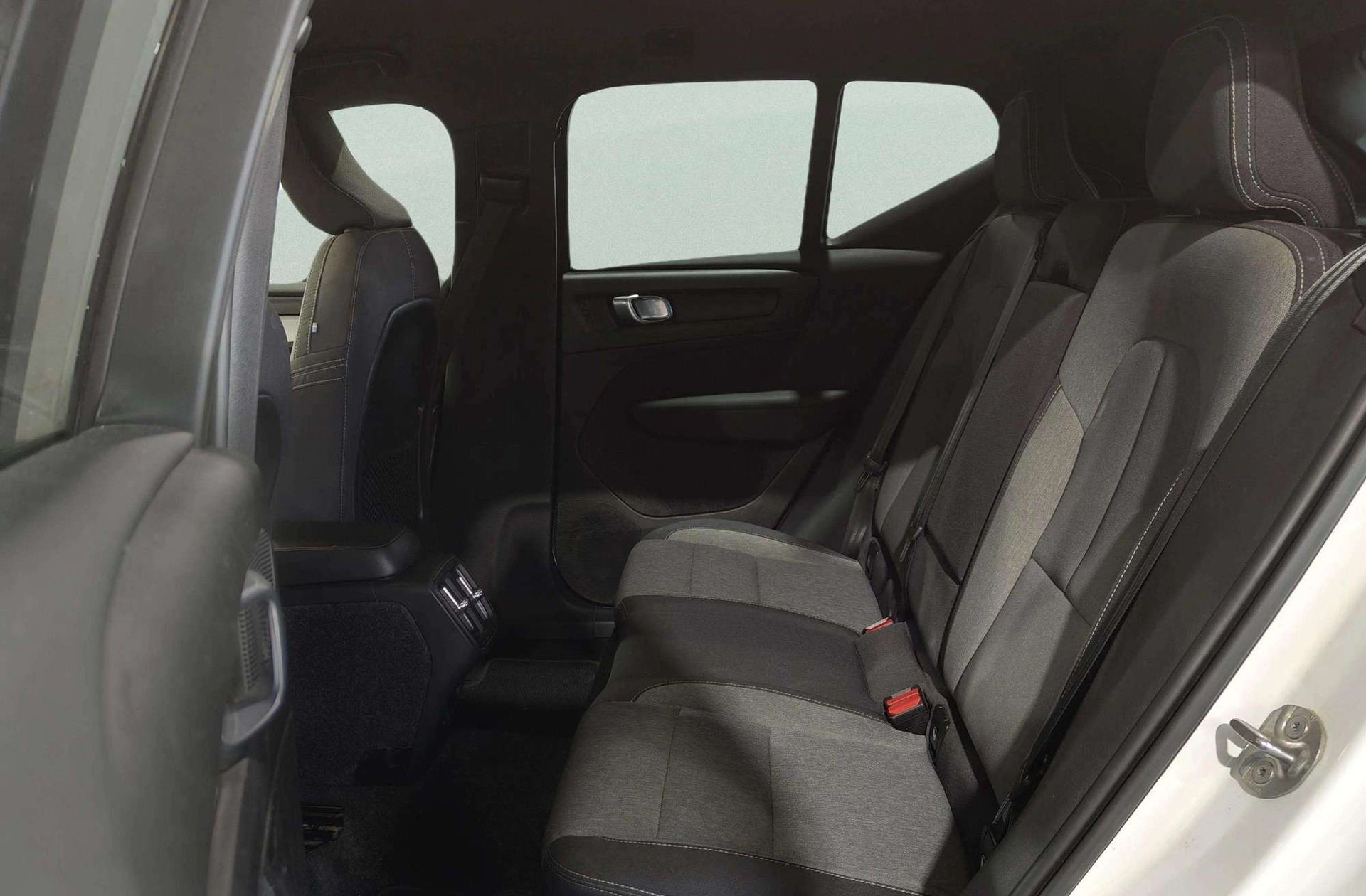 Volvo XC40 B3 Gasolina Mild hybrid Plus Dark - foto 15